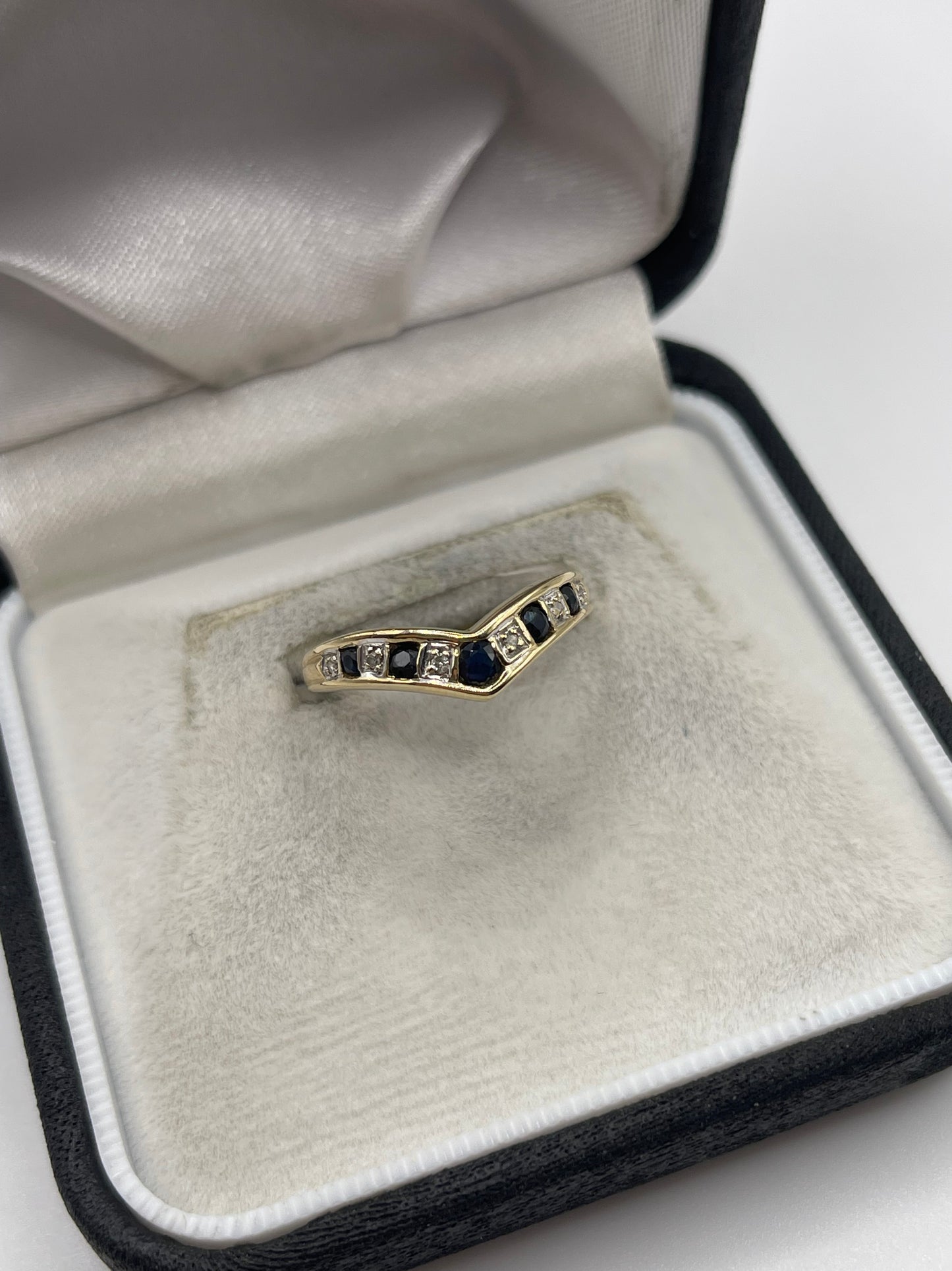9ct gold sapphire and diamond ring