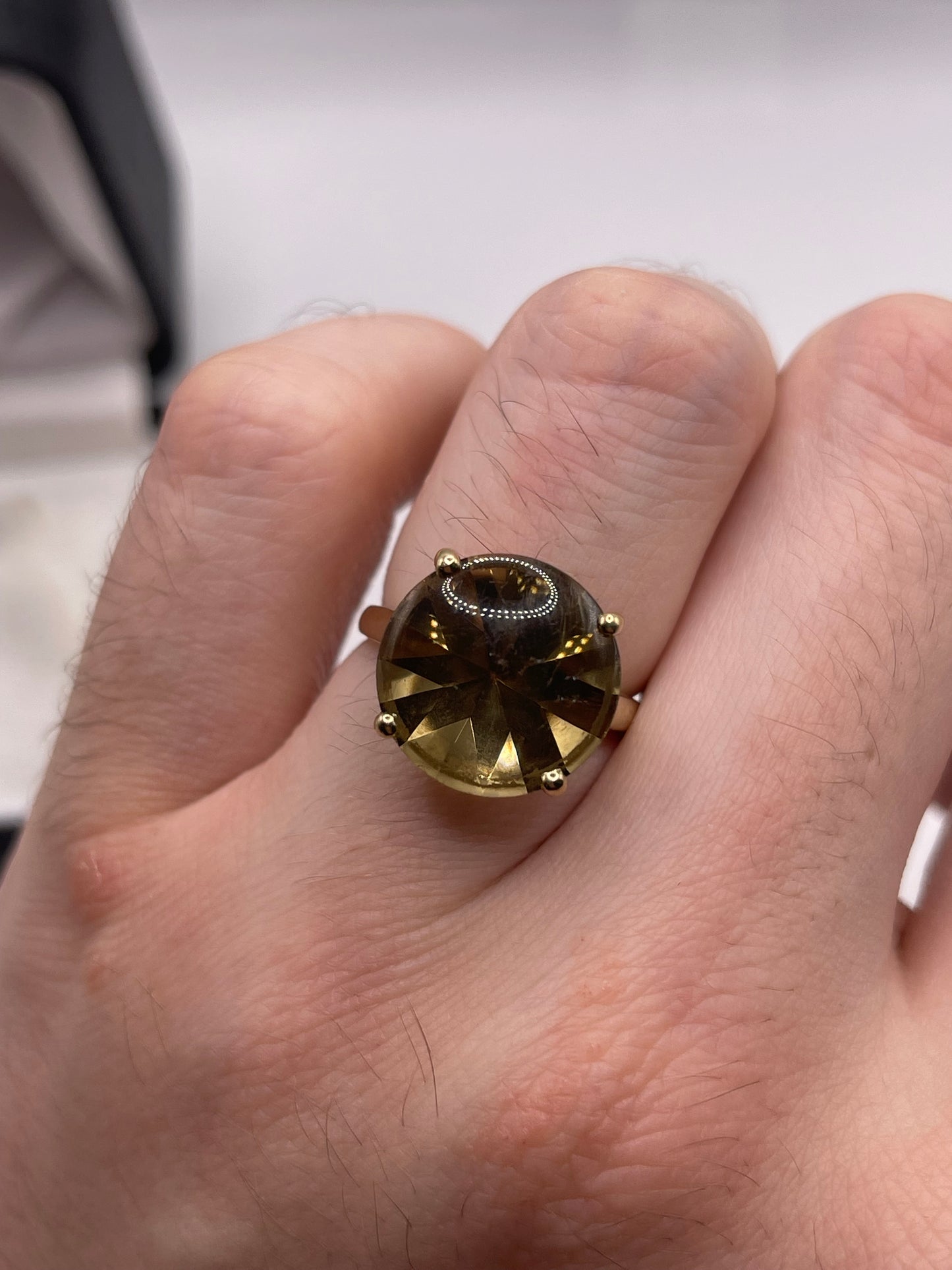 9ct gold quartz ring