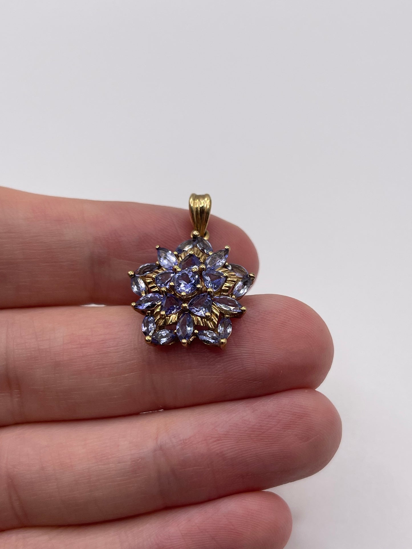 9ct gold tanzanite cluster pendant