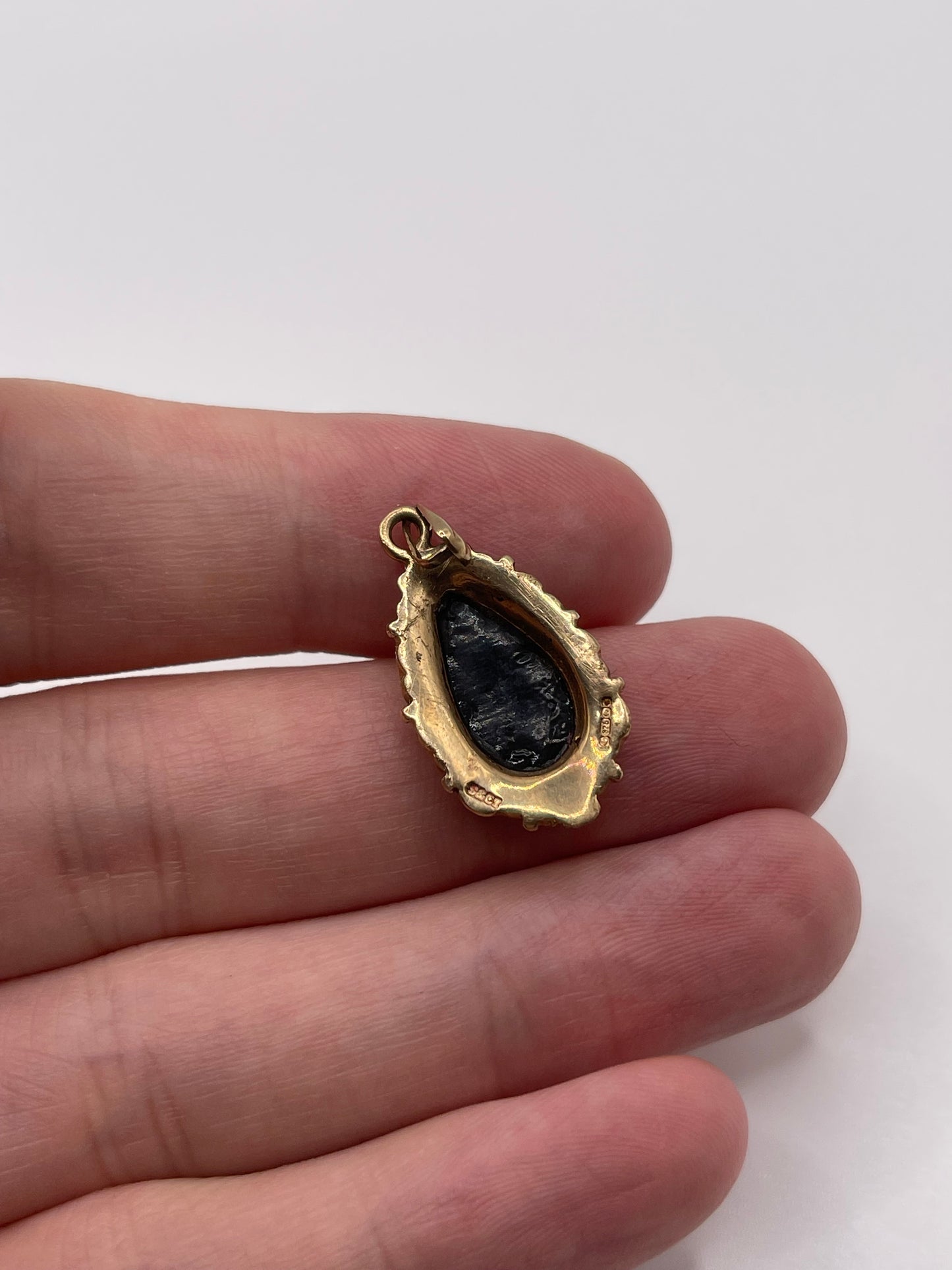 9ct gold blue John pendant