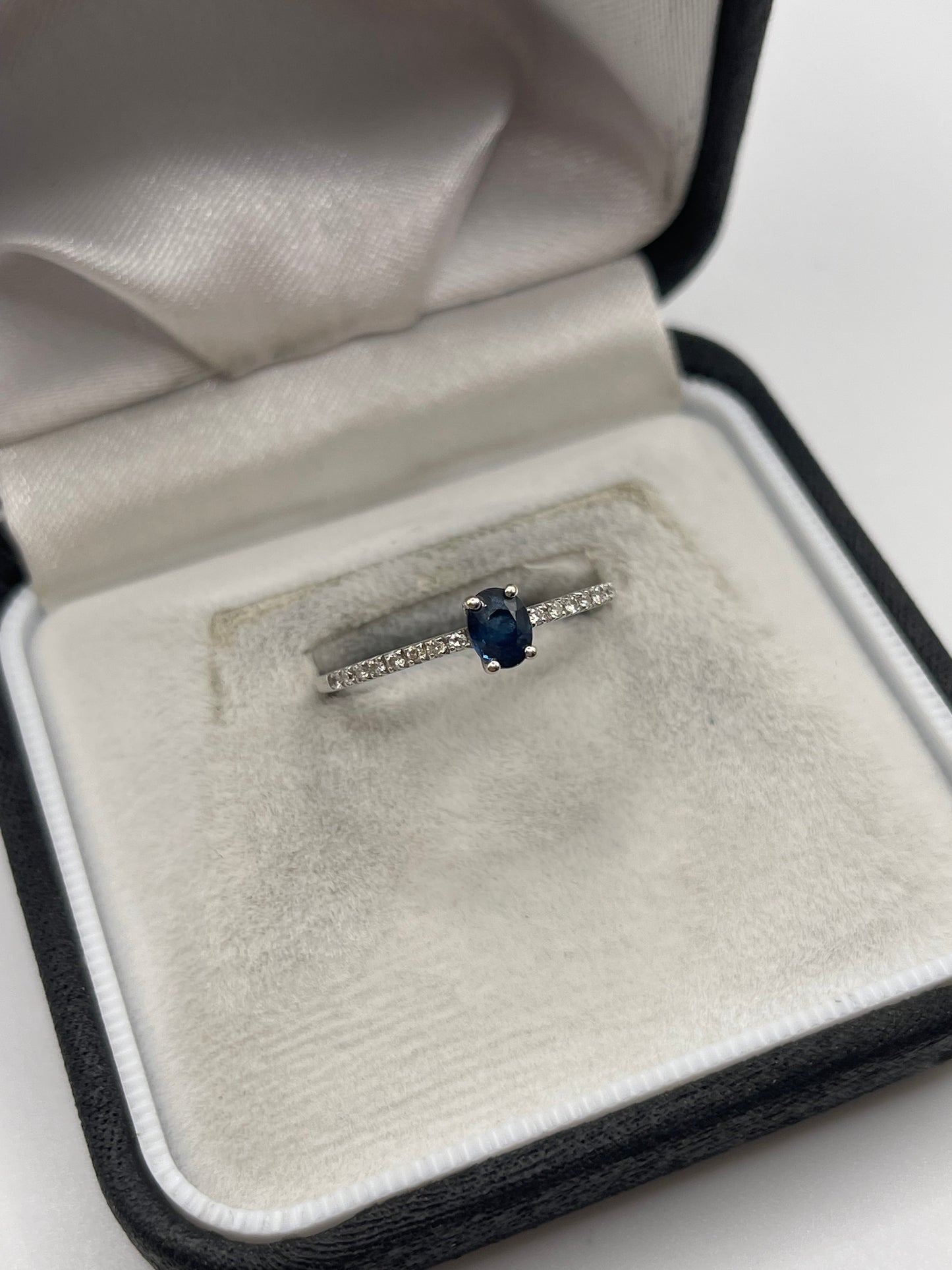 18ct white gold sapphire and diamond ring