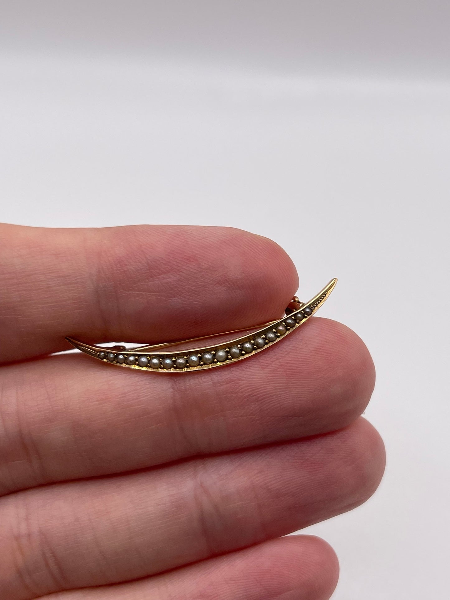 9ct gold pearl crescent brooch
