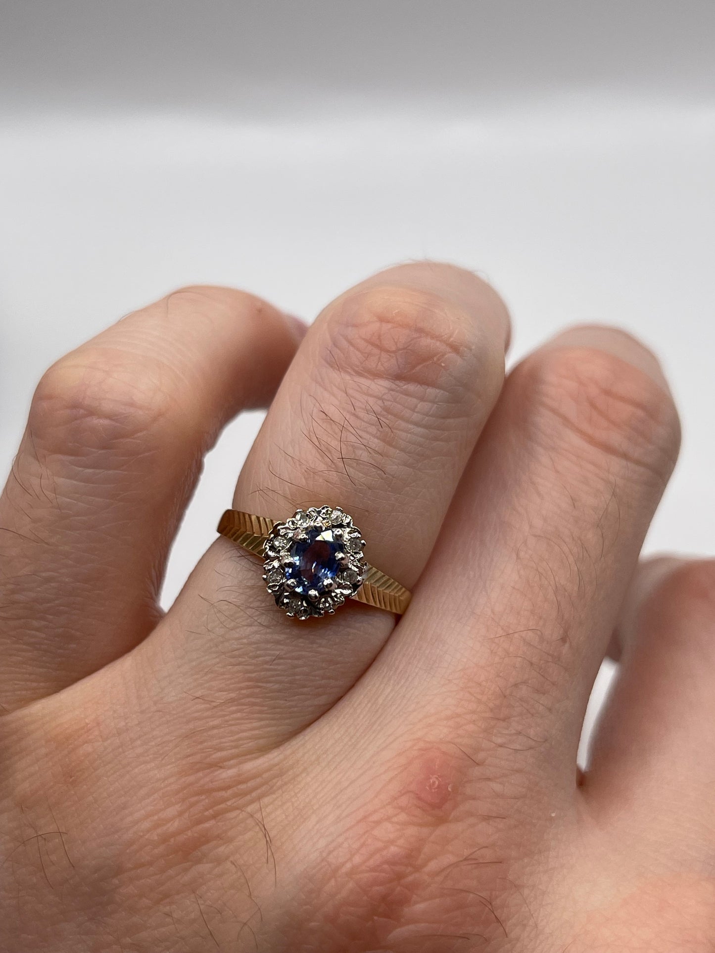 9ct gold sapphire and diamond ring