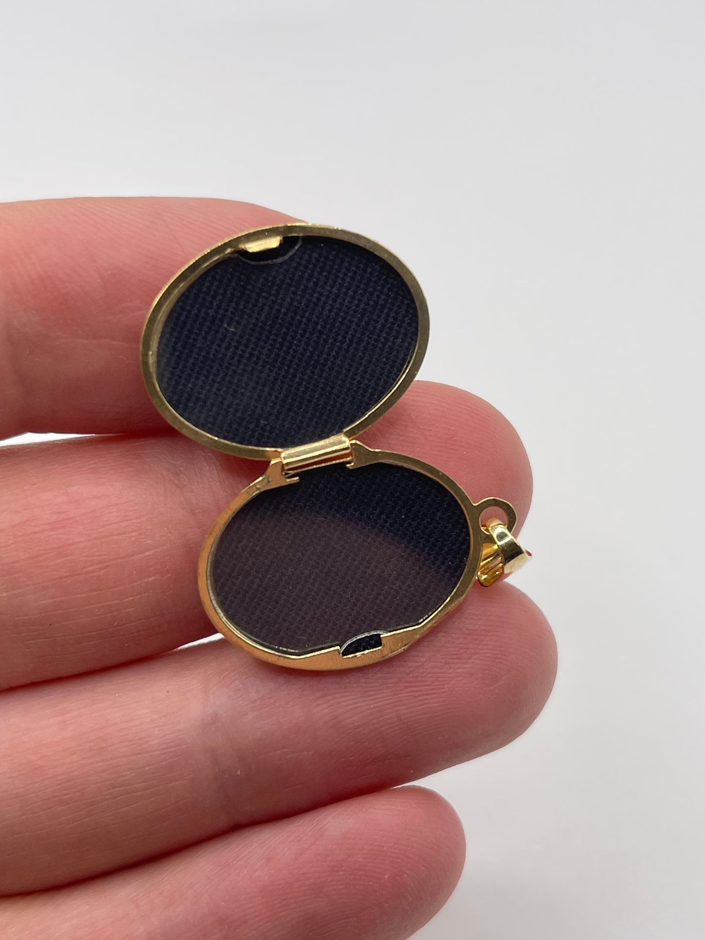 9ct gold locket