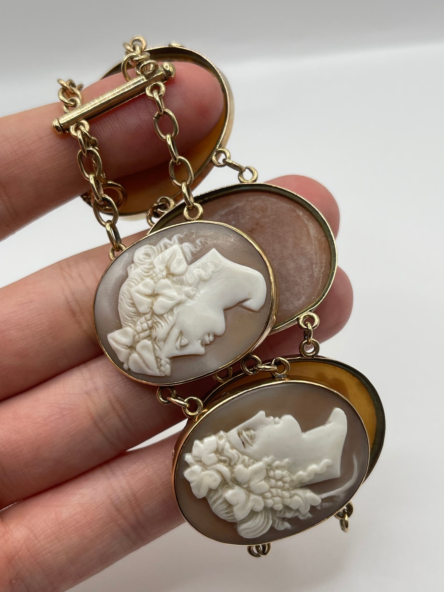 9ct gold cameo bracelet