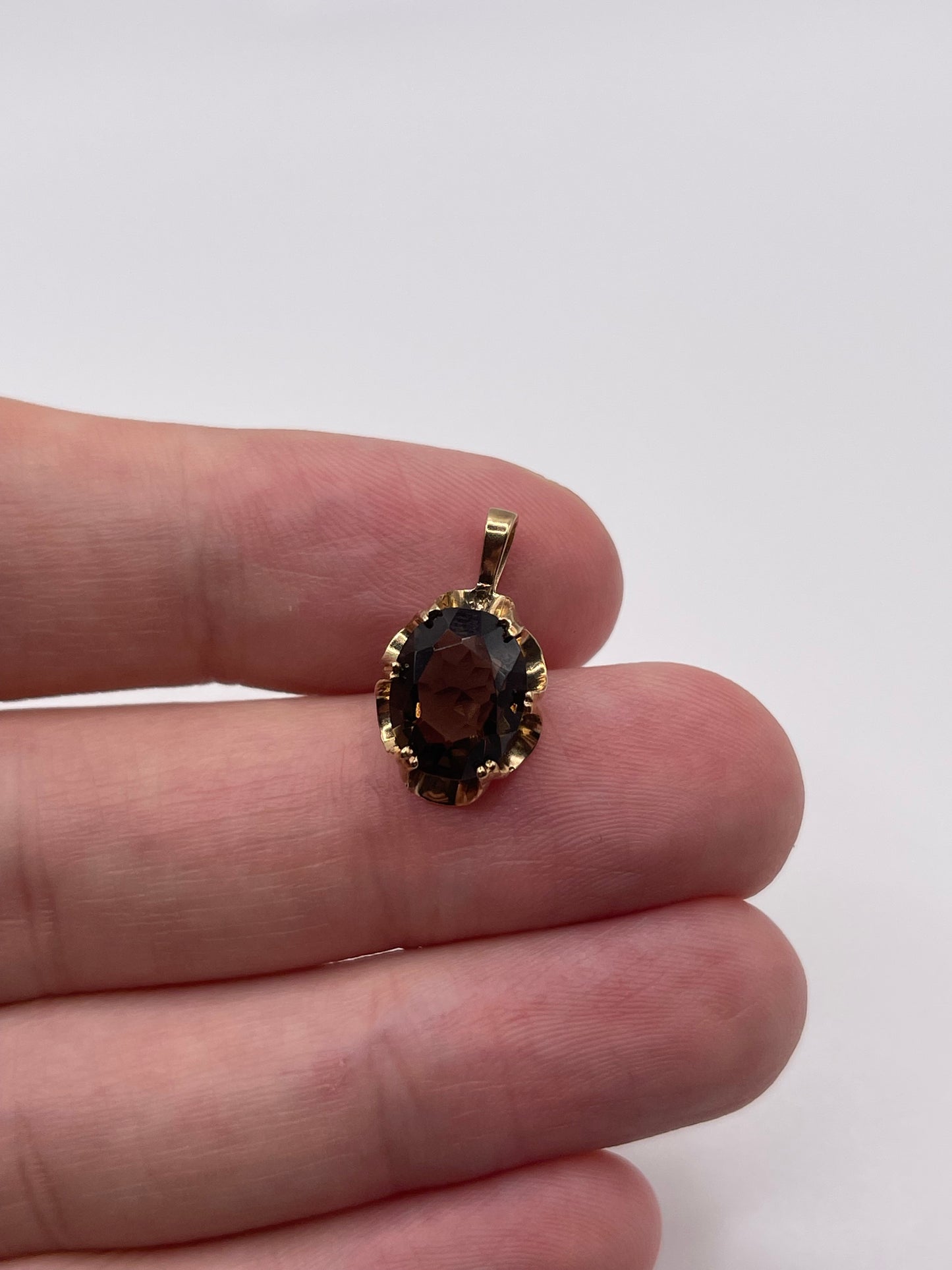9ct gold Smokey quartz pendant