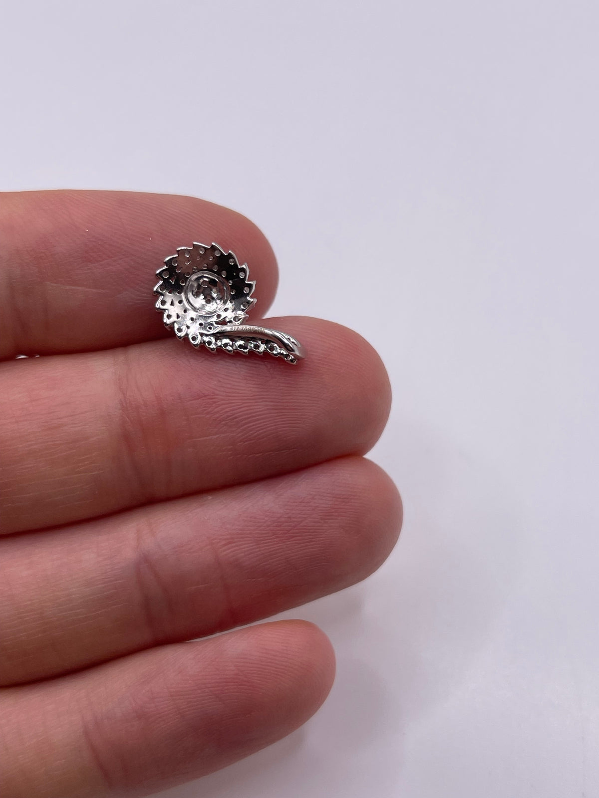9ct white gold diamond cluster pendant