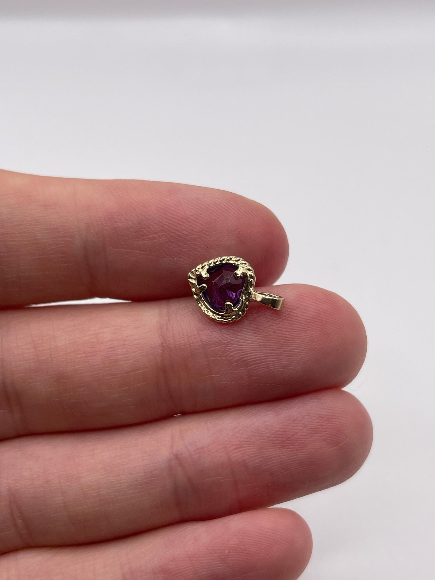 9ct gold amethyst pendant