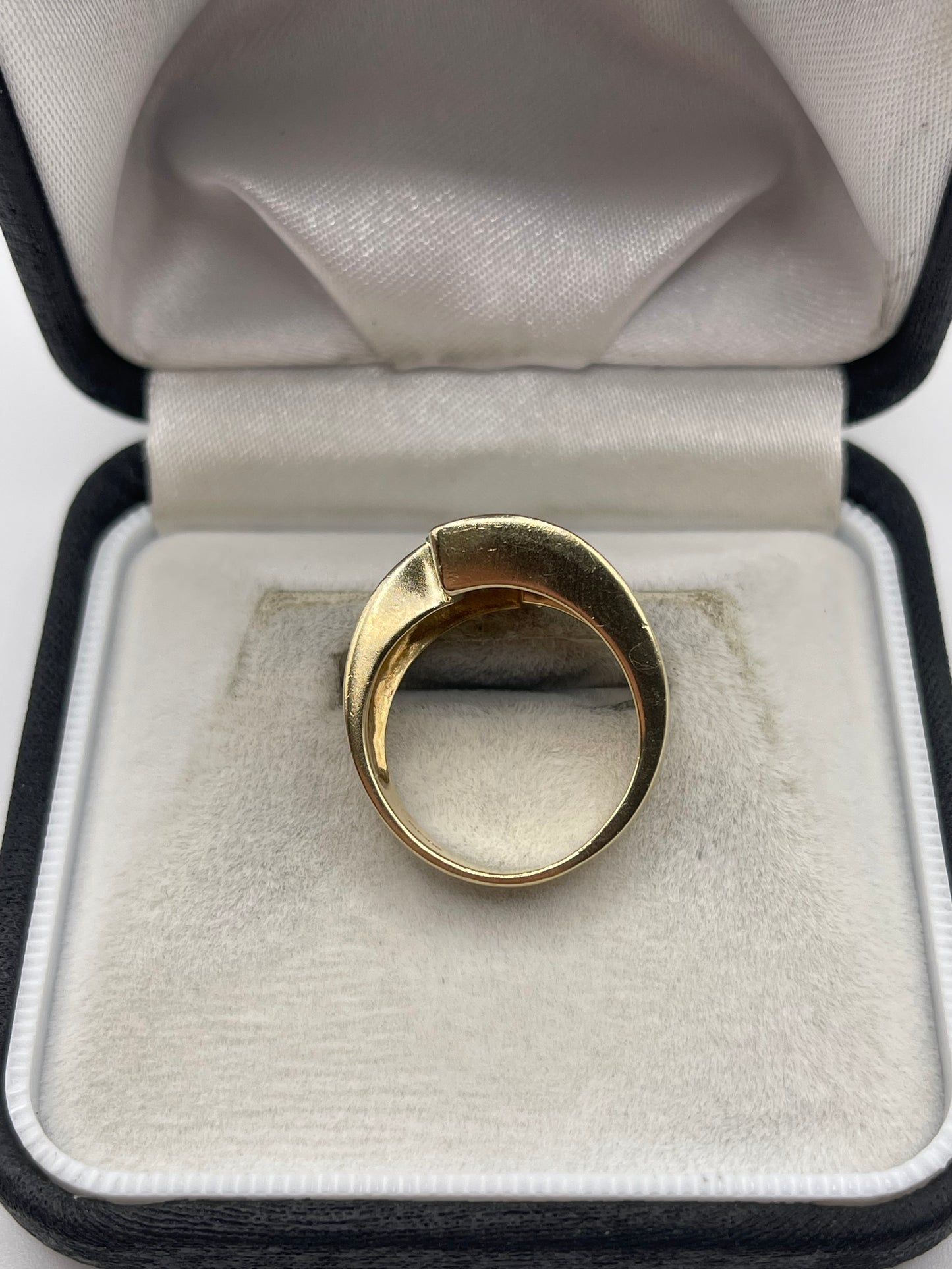 9ct gold quartz ring