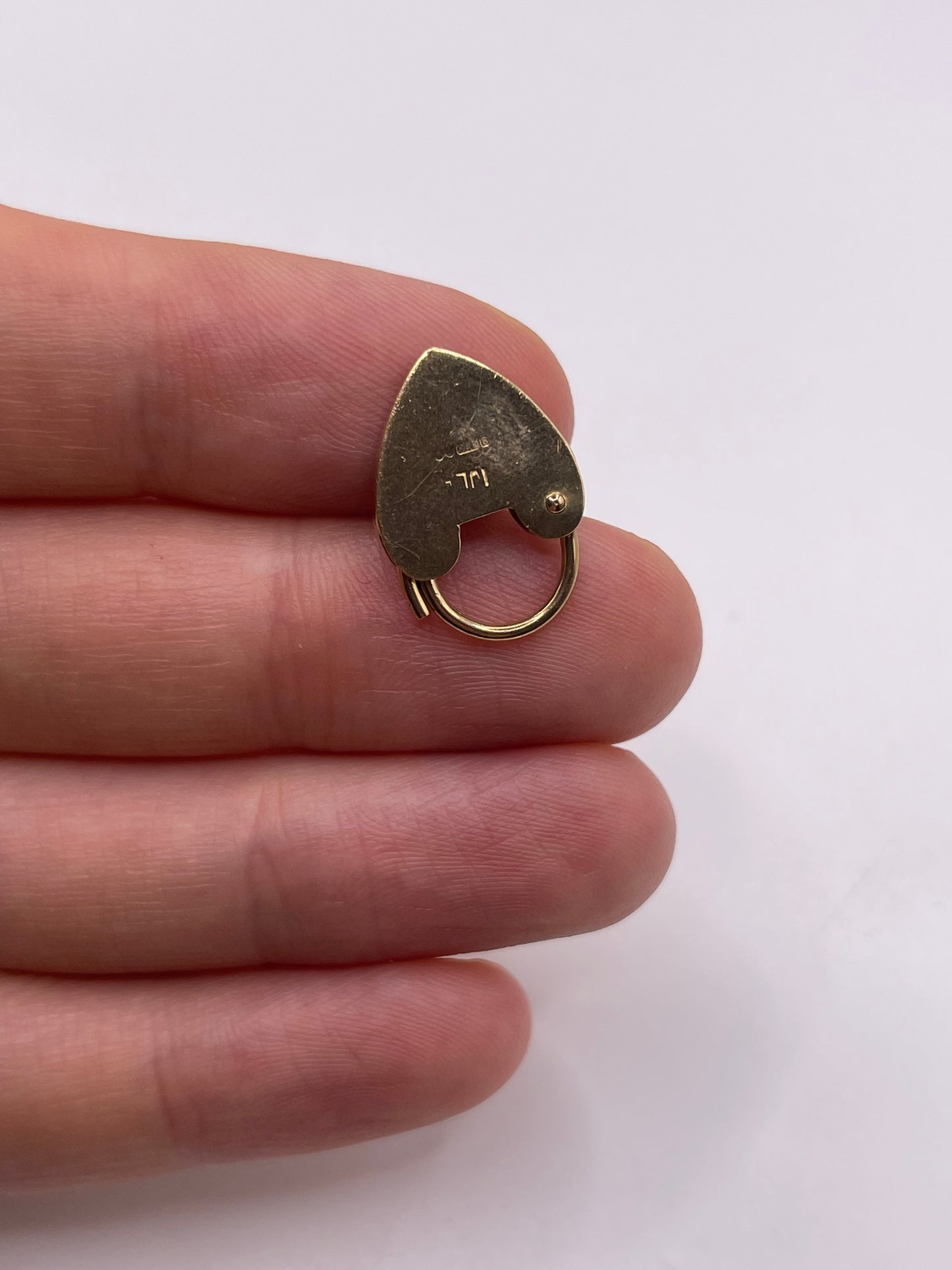 9ct gold padlock 3