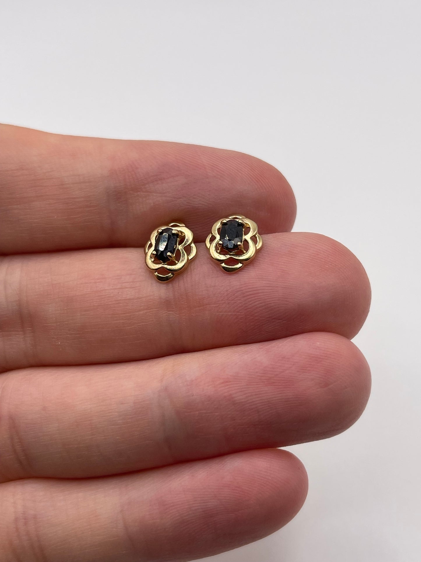 9ct gold sapphire earrings