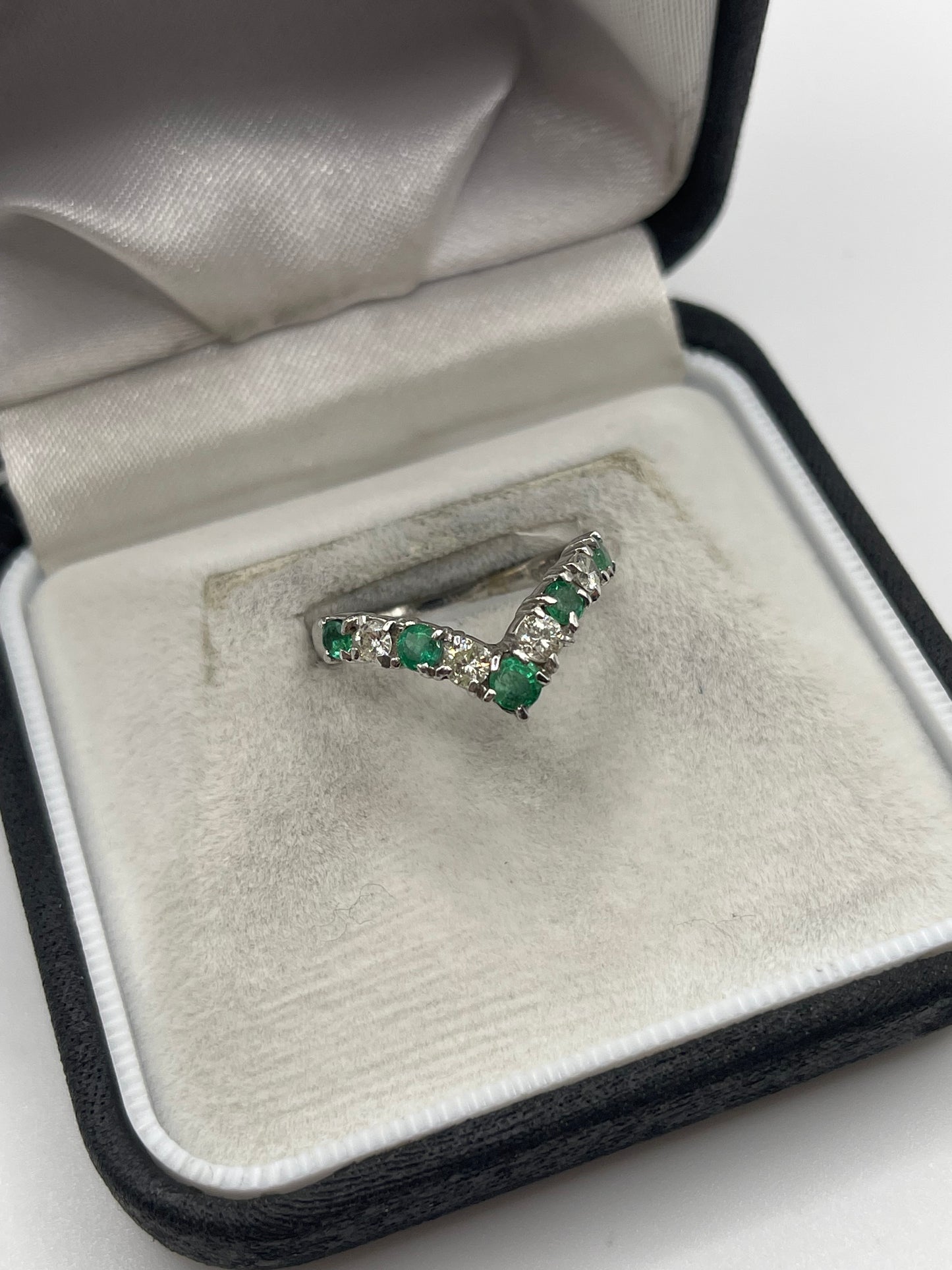 18ct white gold emerald and diamond ring