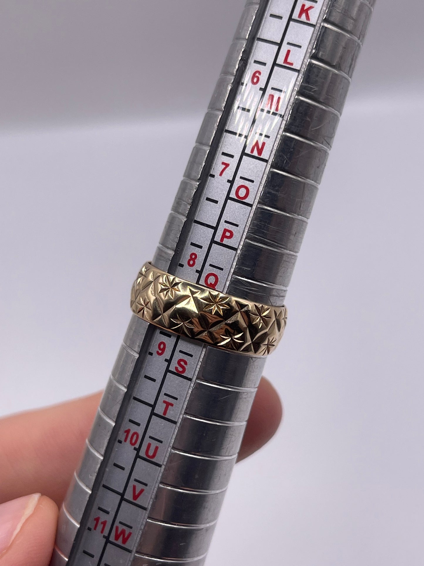 9ct gold patterned band