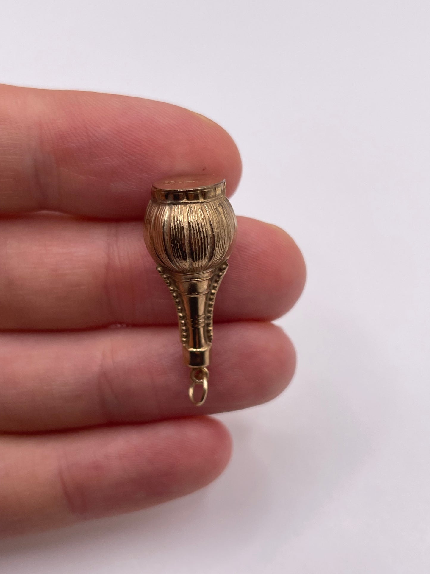 9ct gold wine bottle charm