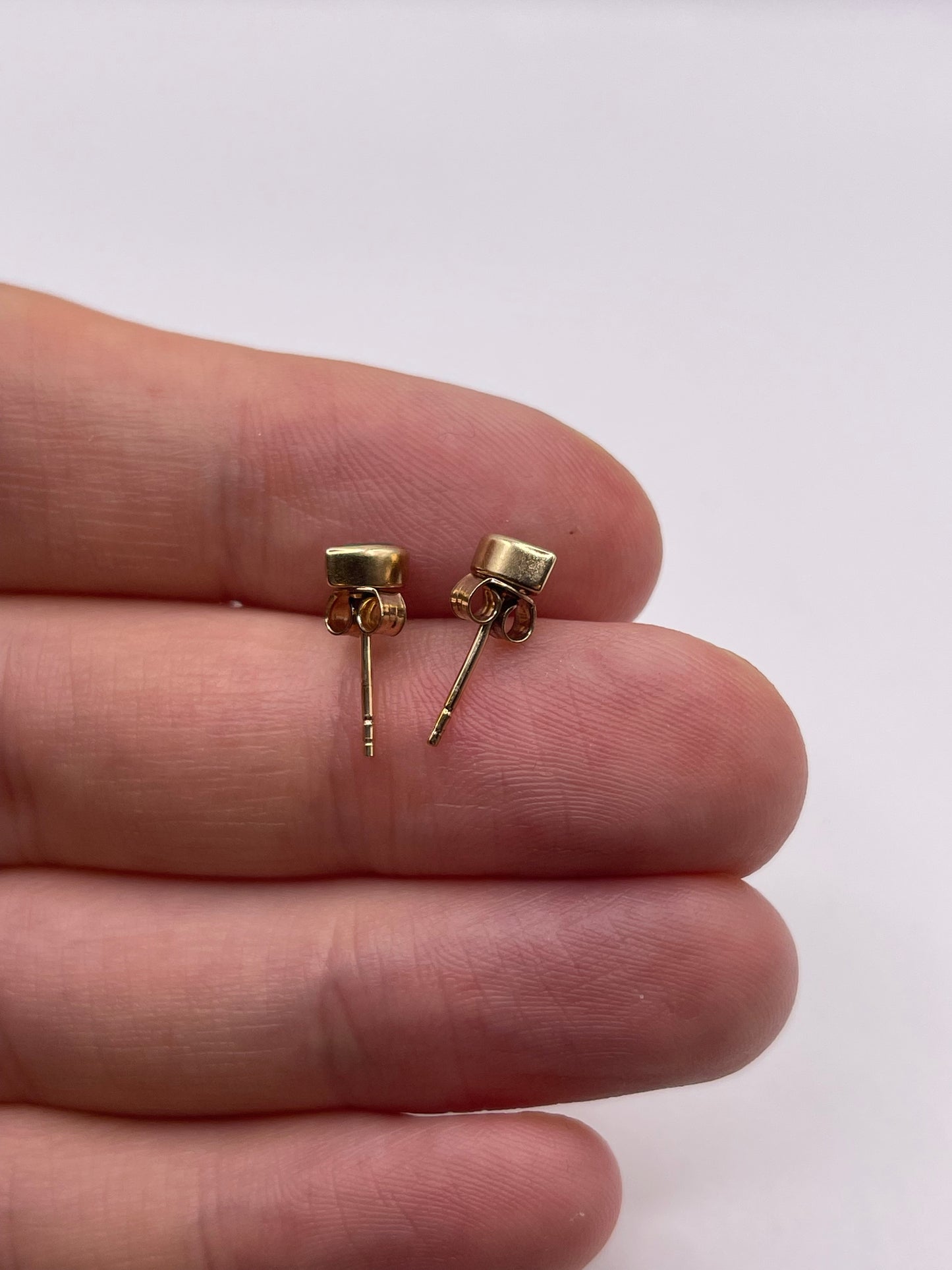 9ct gold emerald earrings