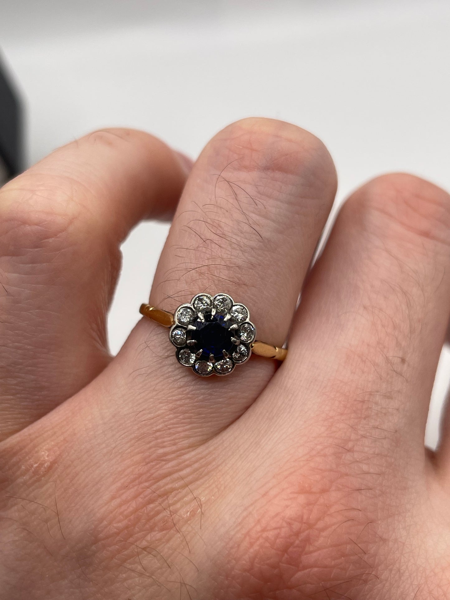 18ct gold sapphire and diamond ring