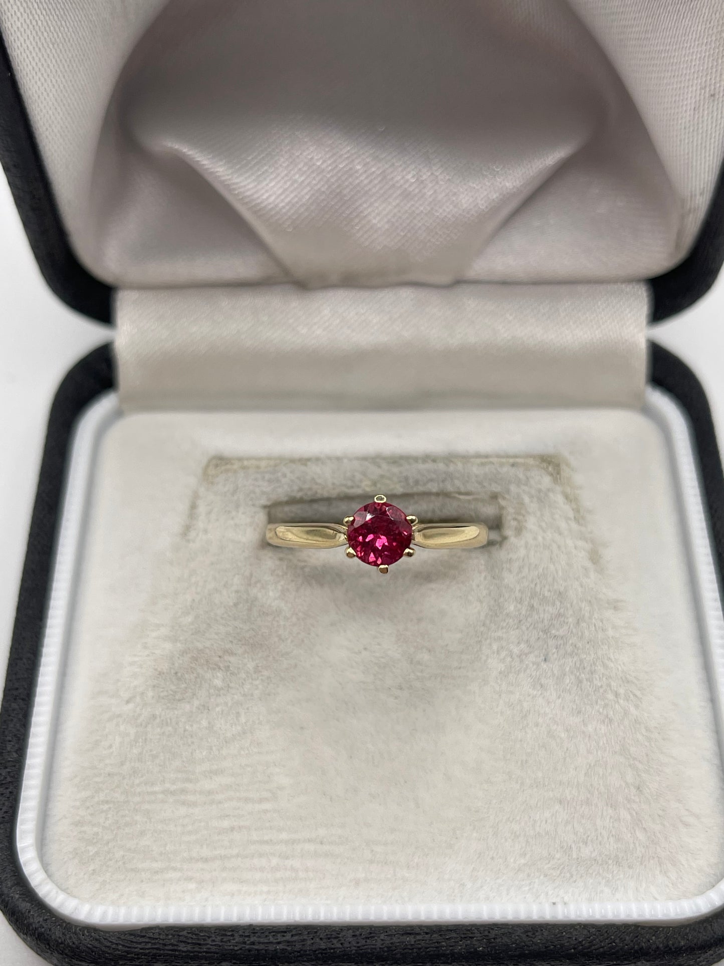 9ct gold topaz ring