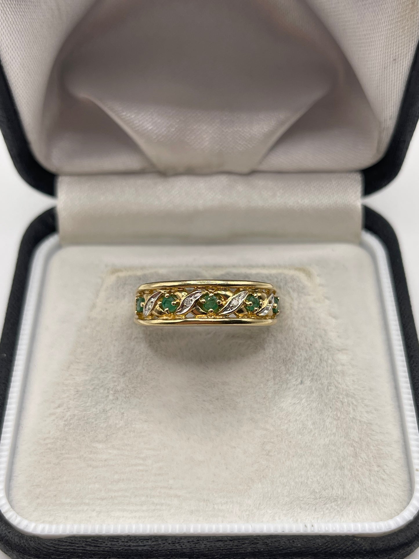 9ct gold emerald and diamond ring