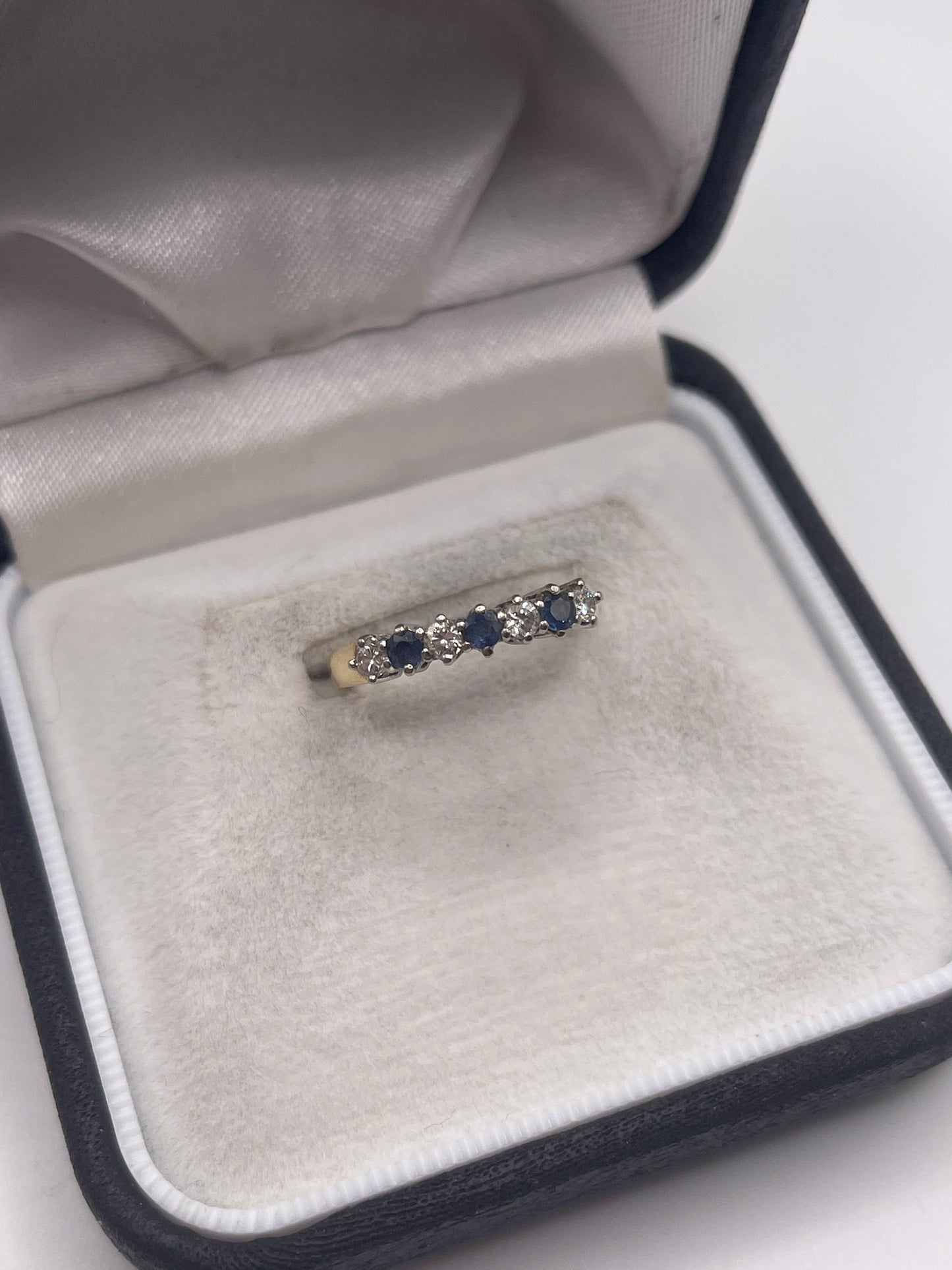 18ct gold sapphire and diamond ring