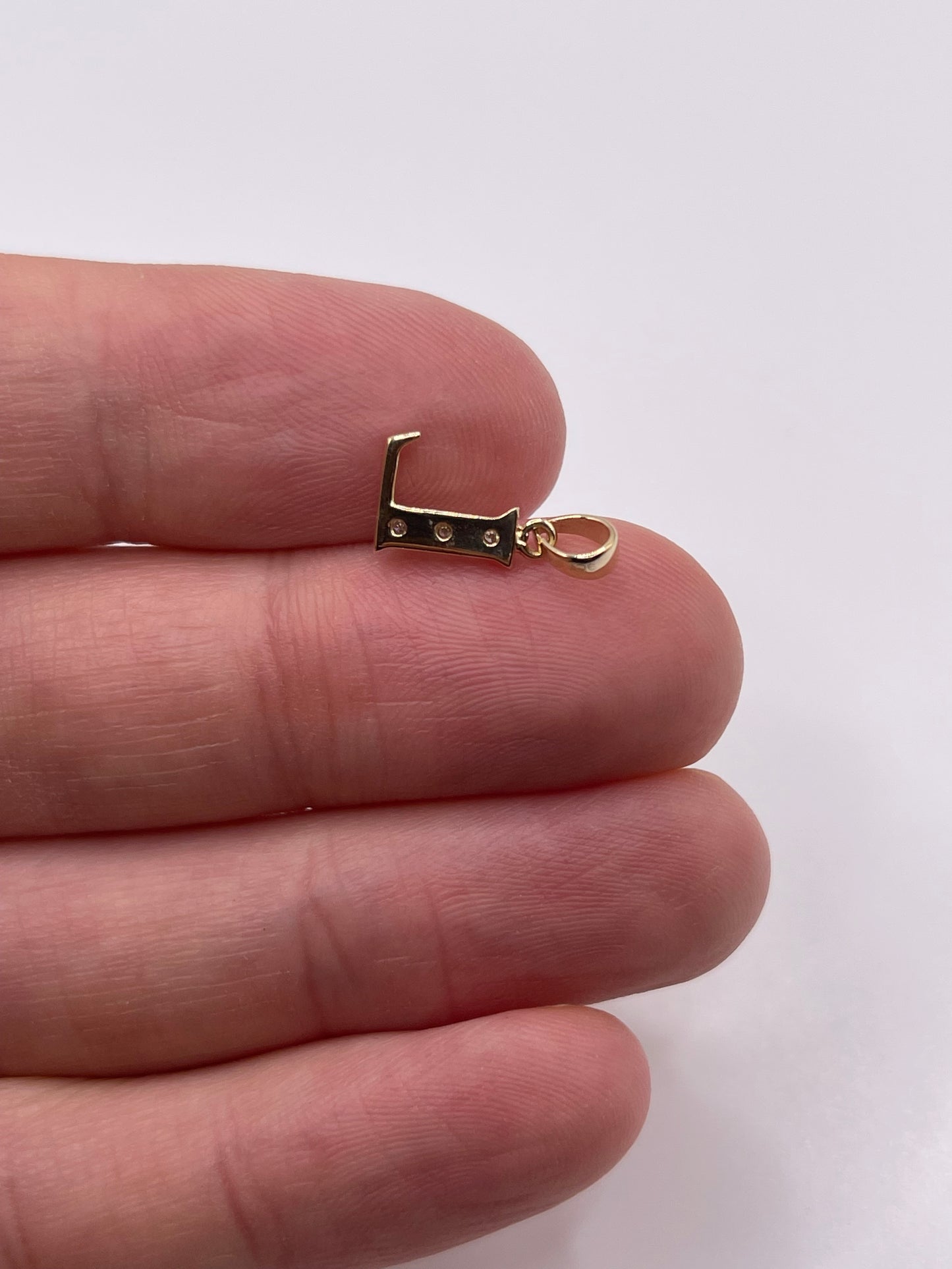 9ct gold diamond initial L pendant