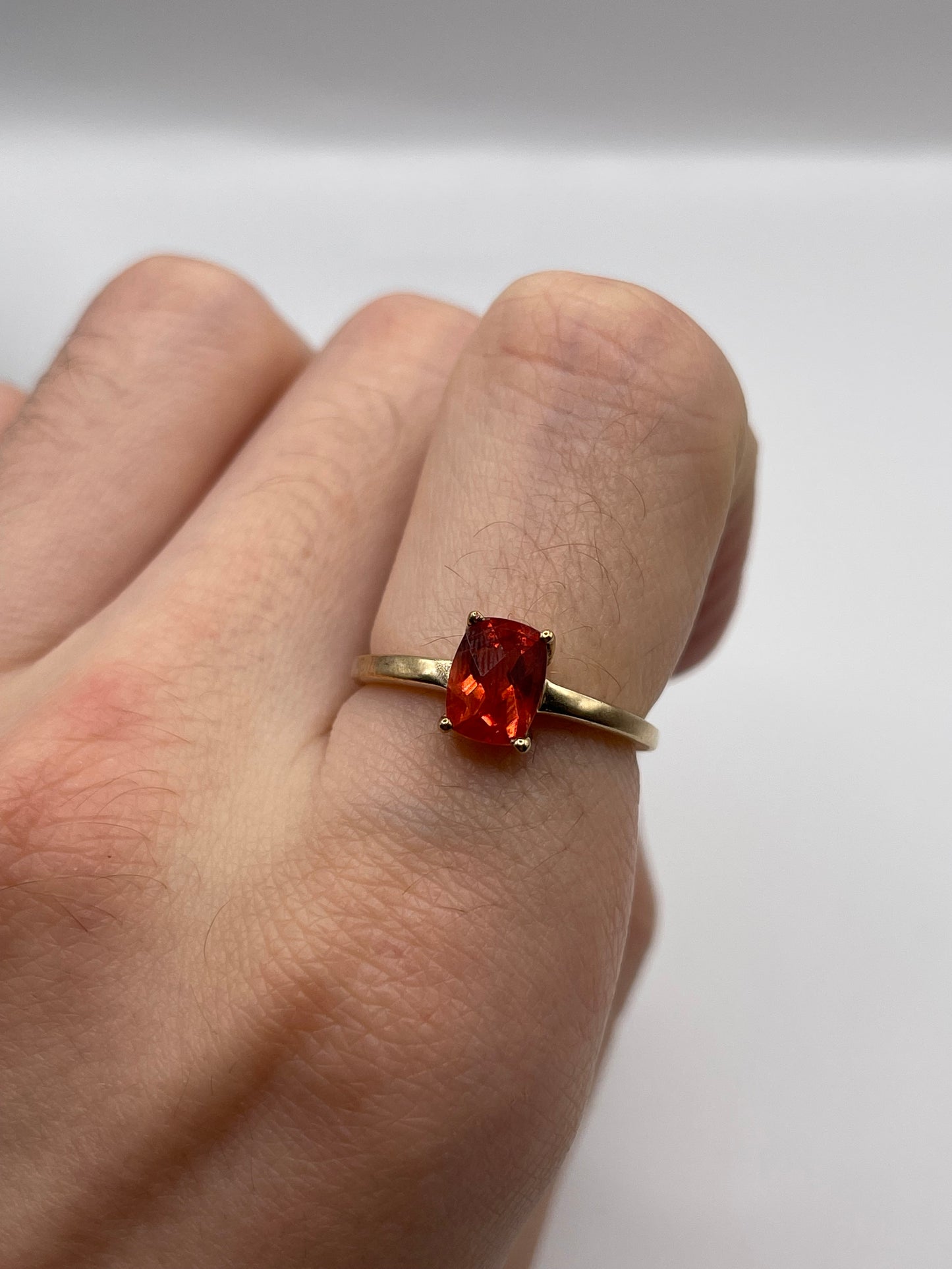 9ct gold quartz ring