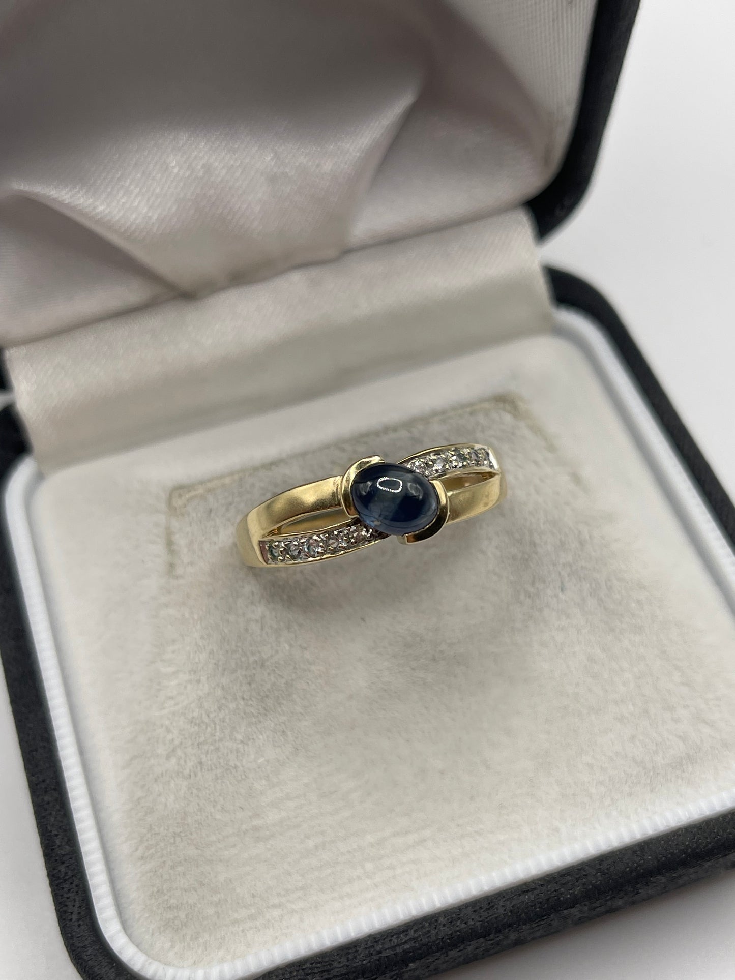 9ct gold cabochon sapphire and zircon ring