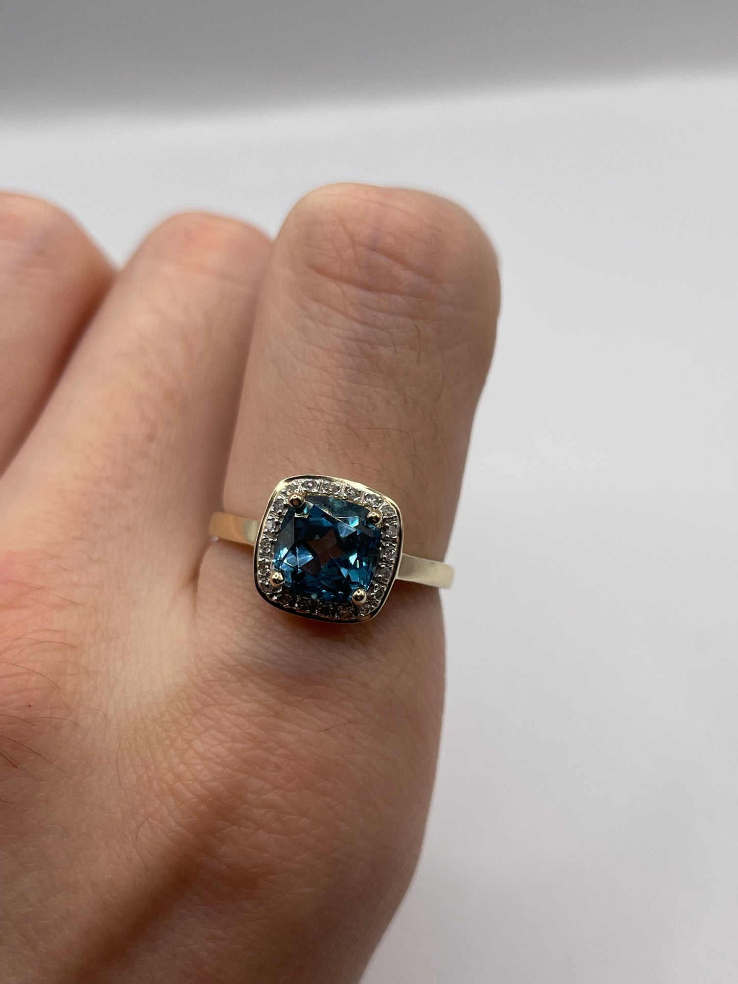 9ct gold topaz and diamond ring