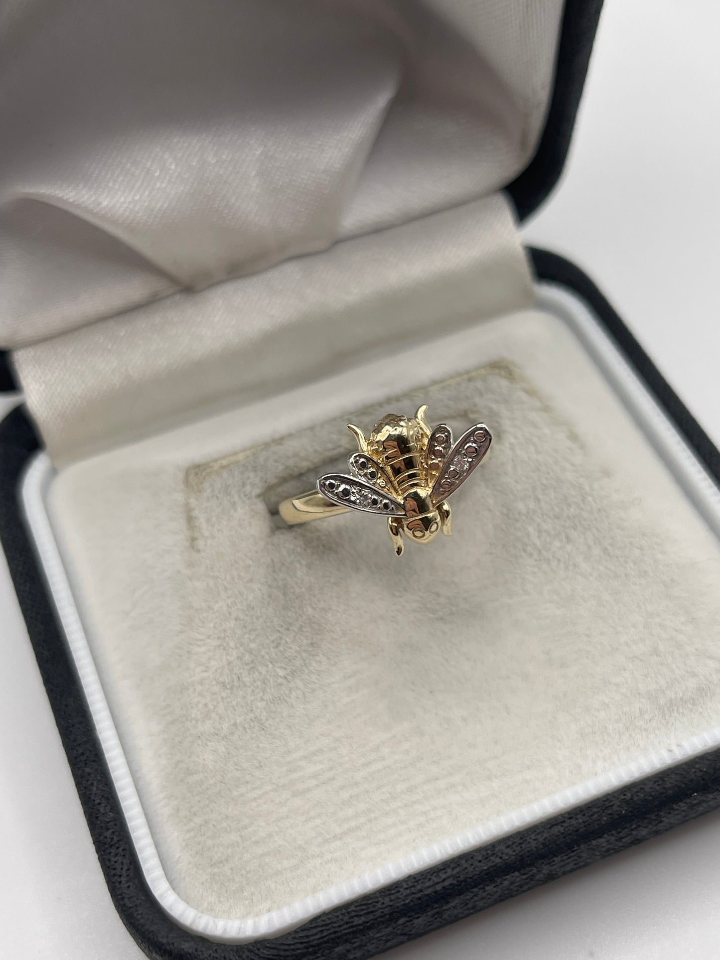 9ct gold diamond bee ring