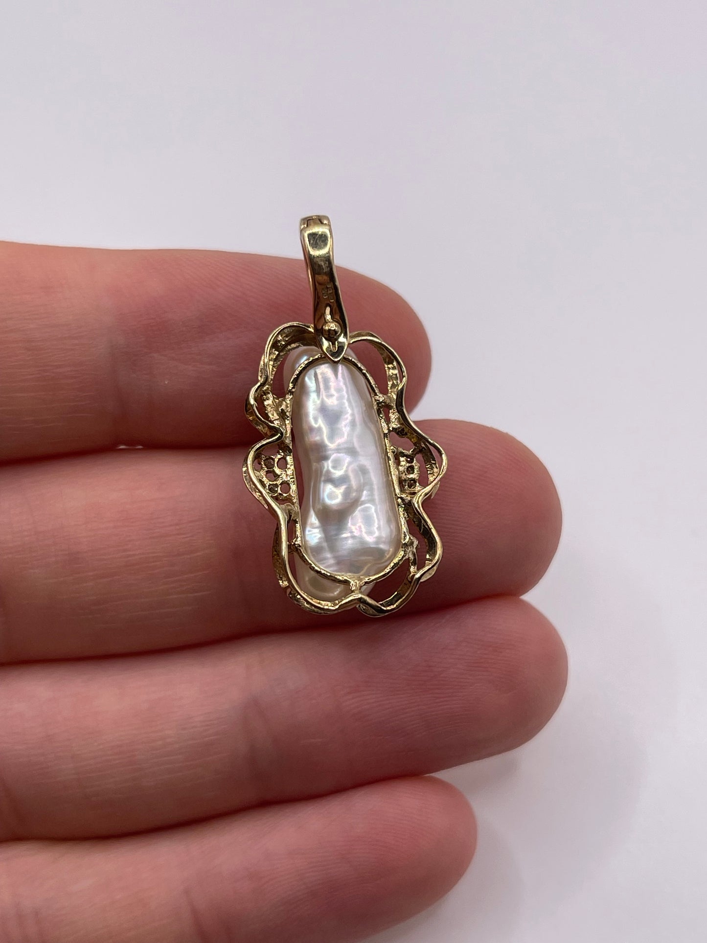 9ct gold pearl and diamond pendant
