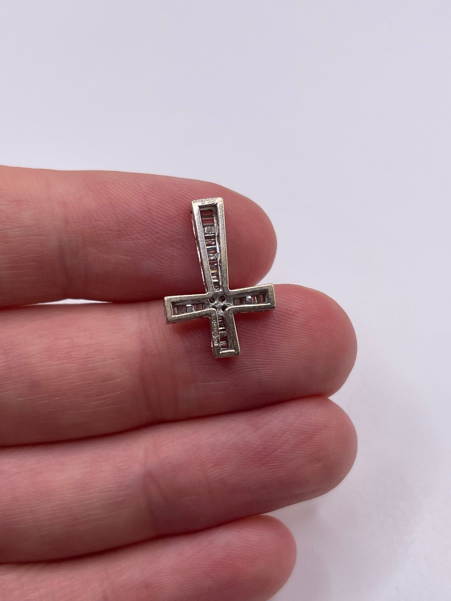 18ct white gold diamond cross pendant