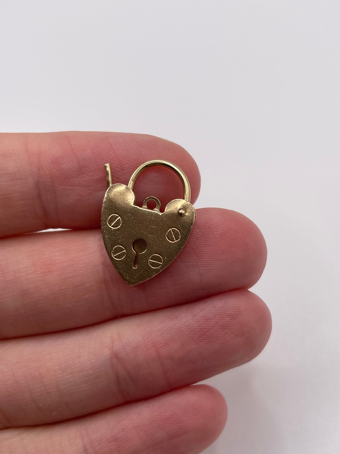 9ct gold padlock 126