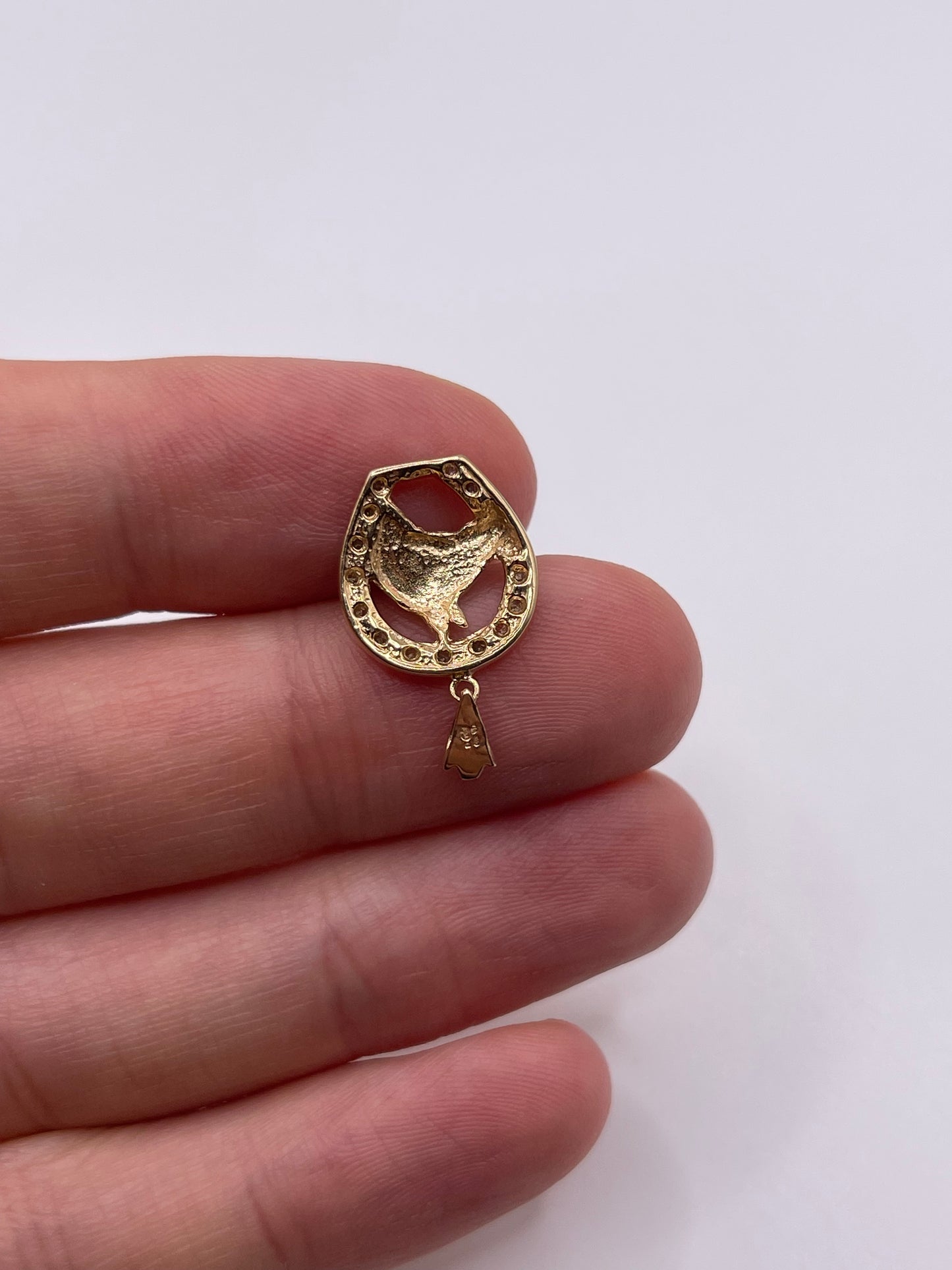 9ct gold diamond horseshoe pendant
