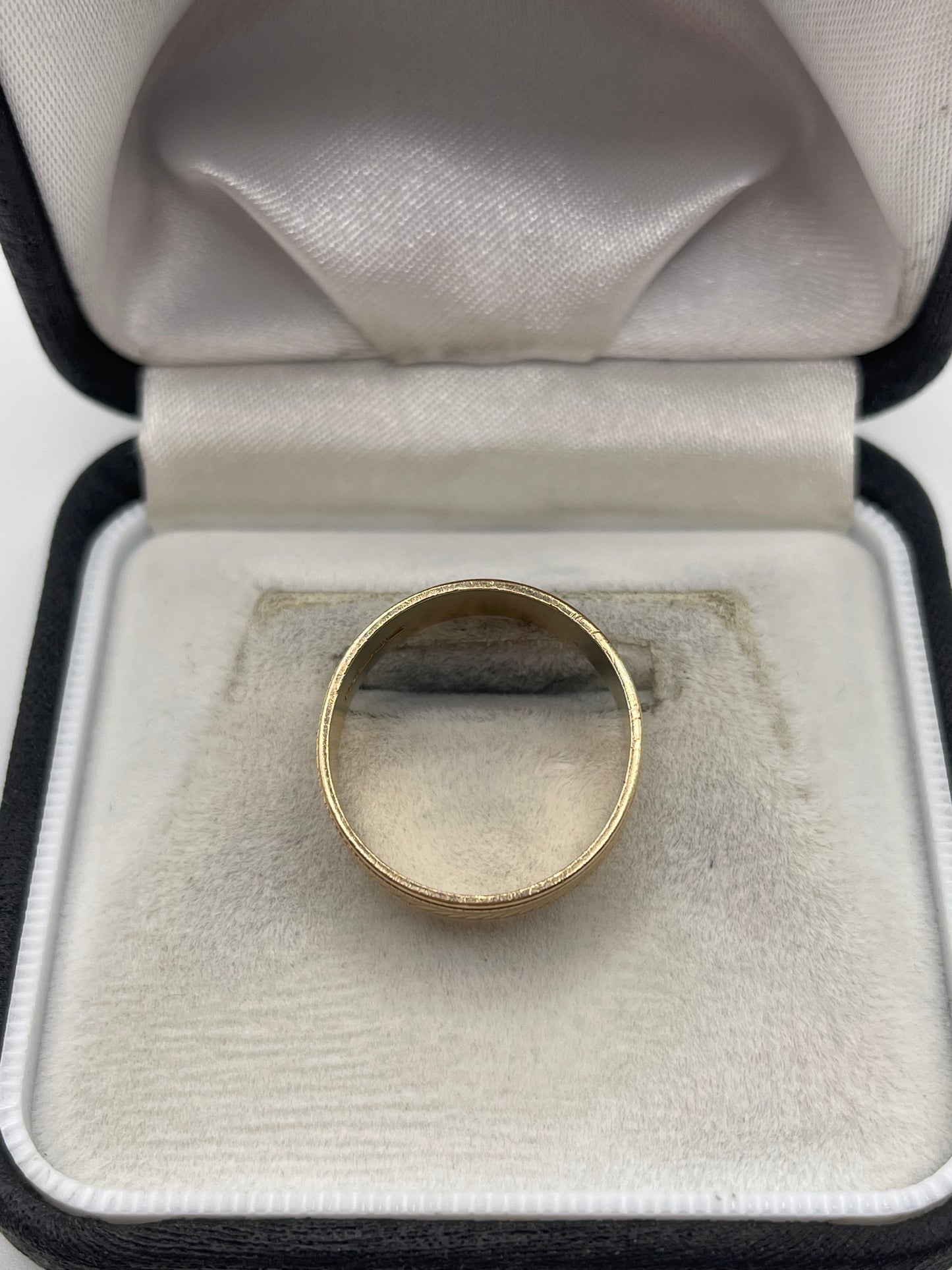 9ct gold patterned band