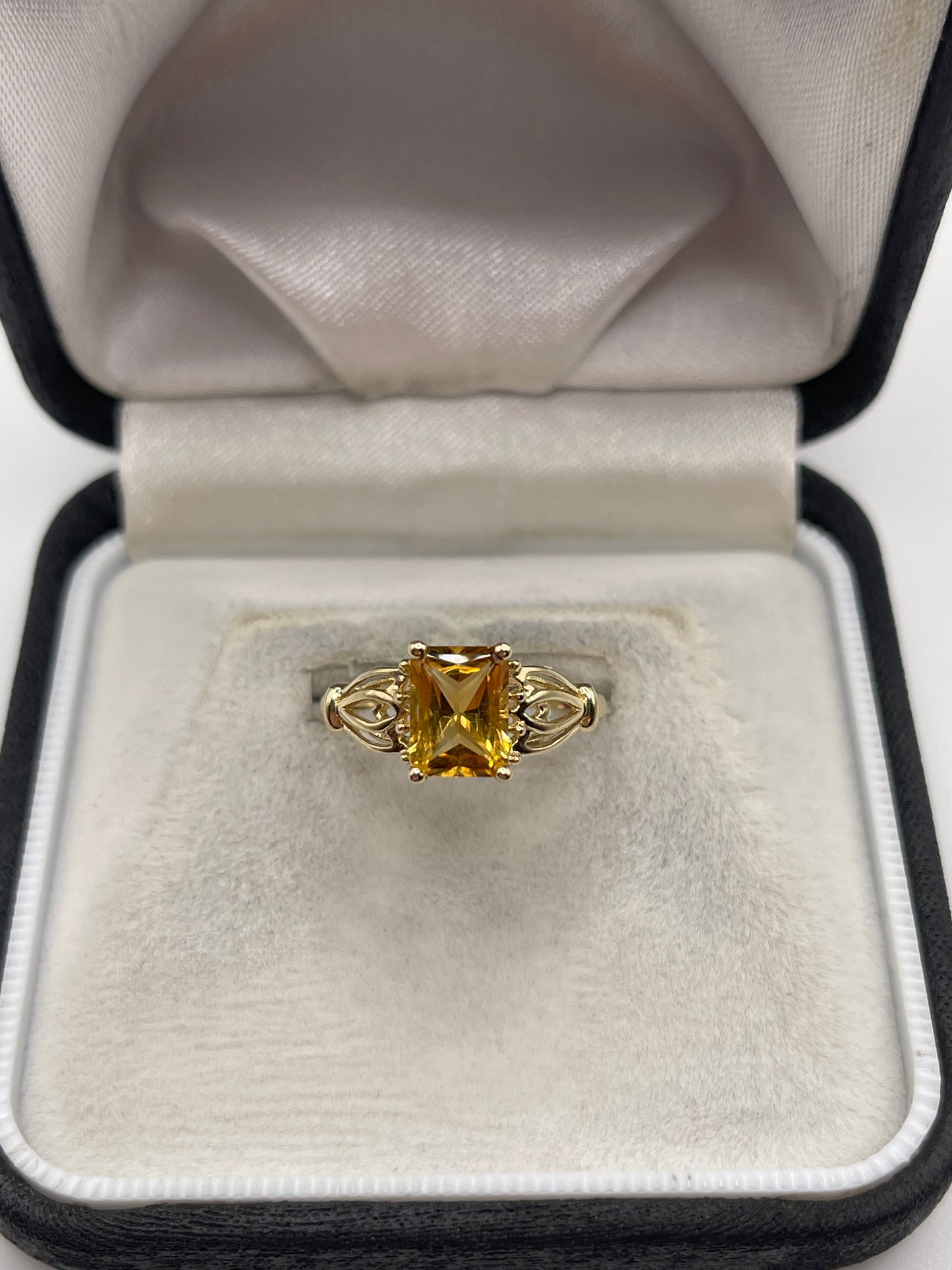 9ct gold citrine ring