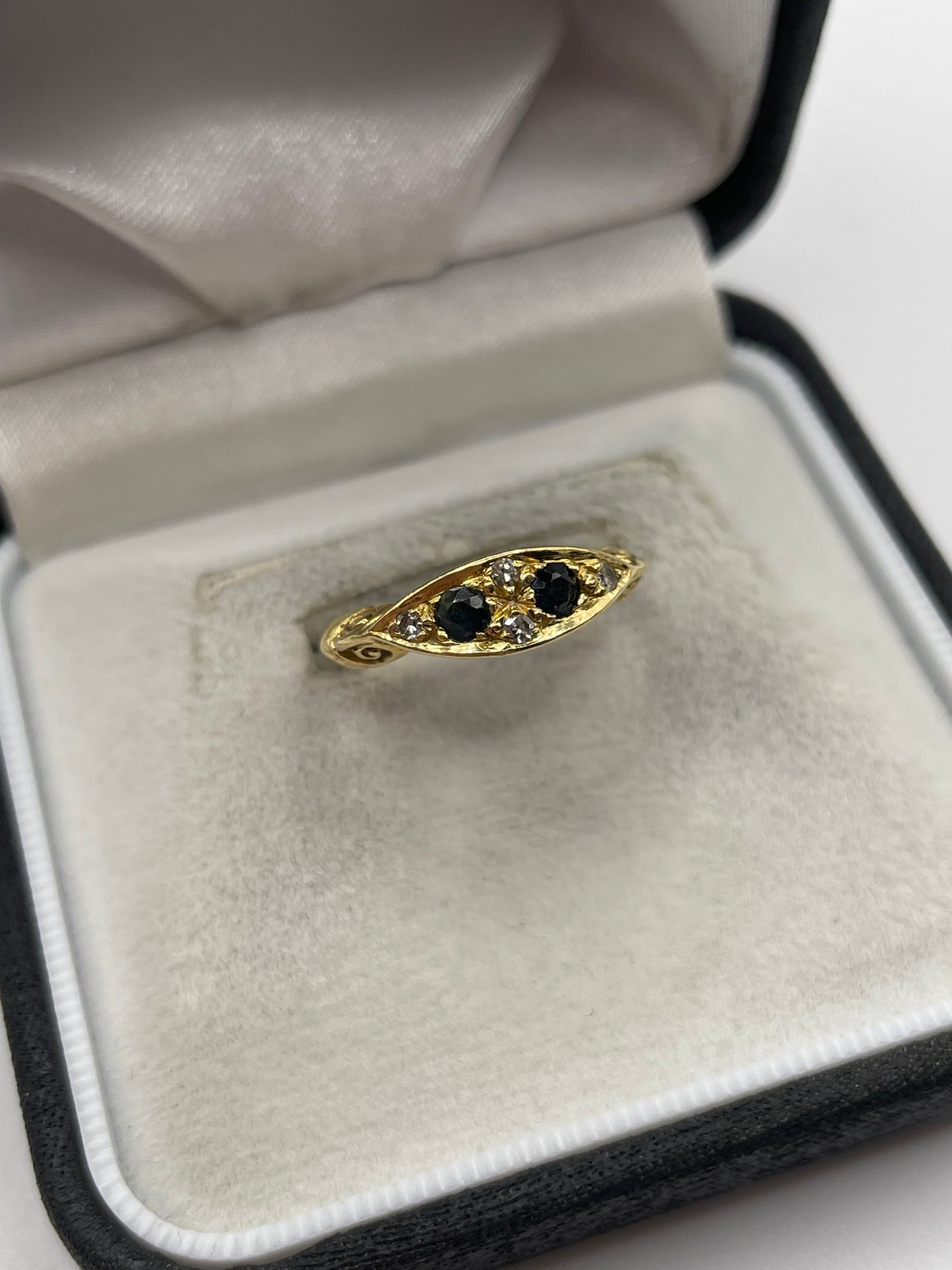 18ct gold sapphire and diamond ring