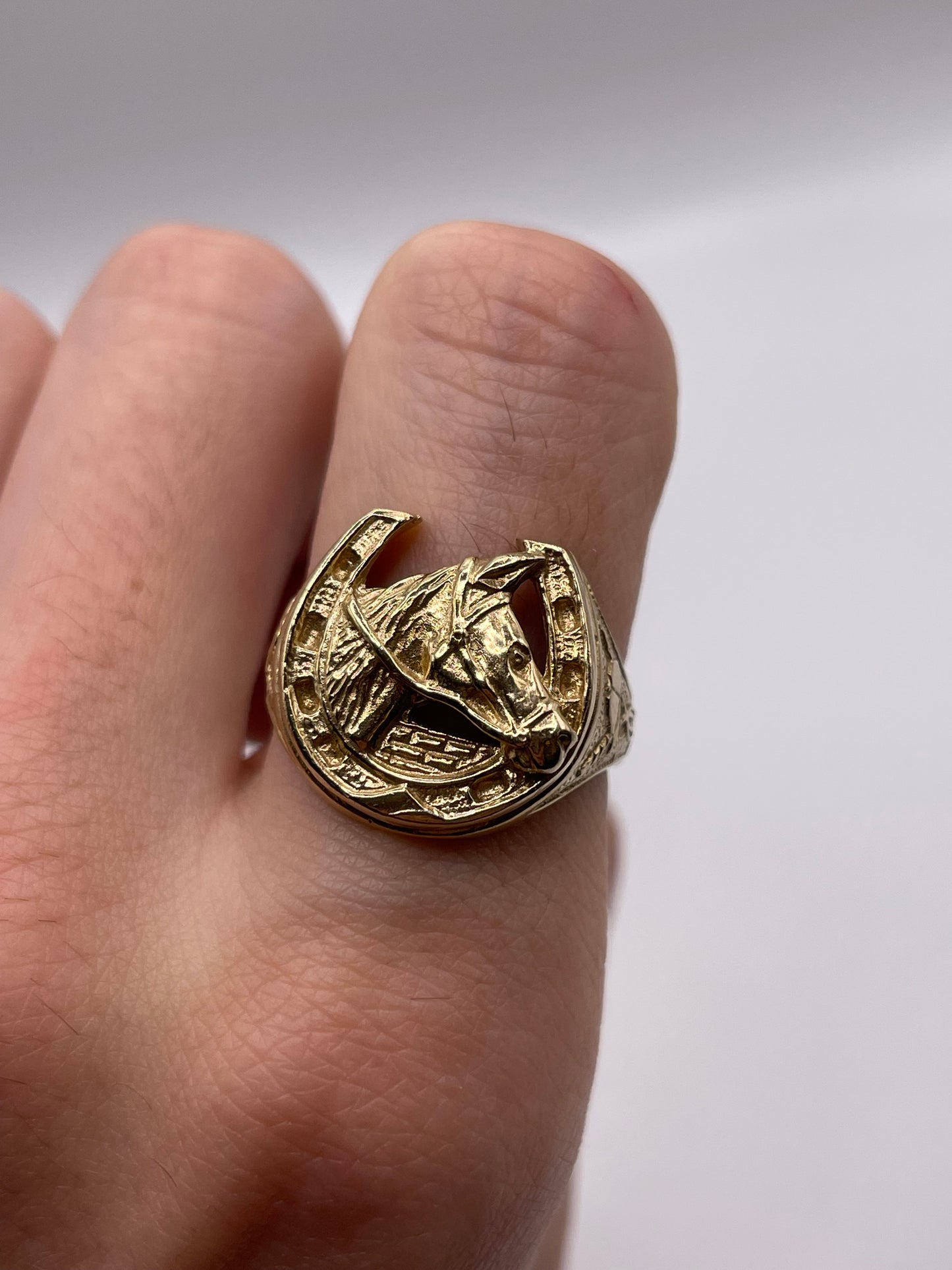 9ct gold horseshoe ring