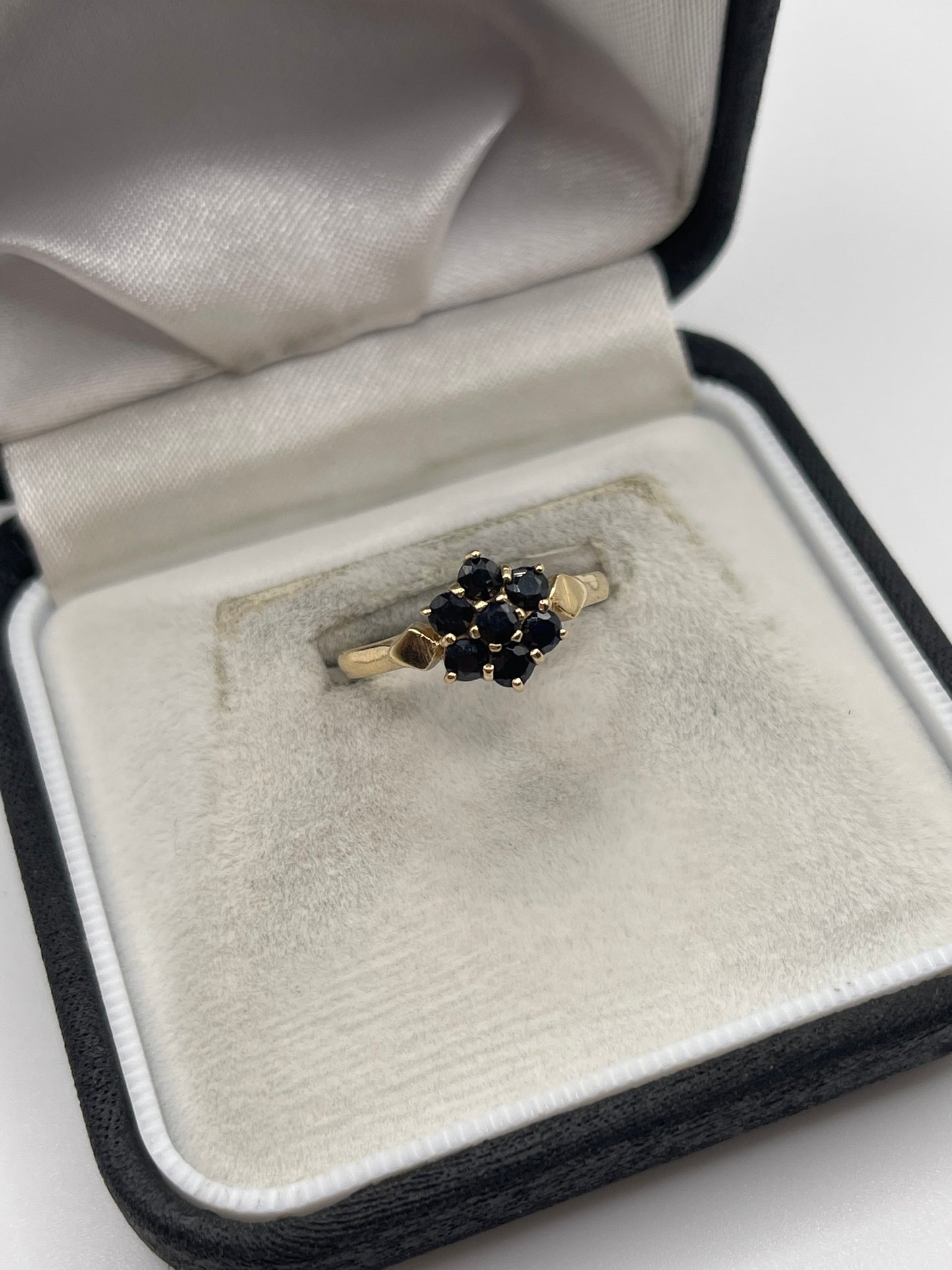 9ct gold sapphire cluster ring
