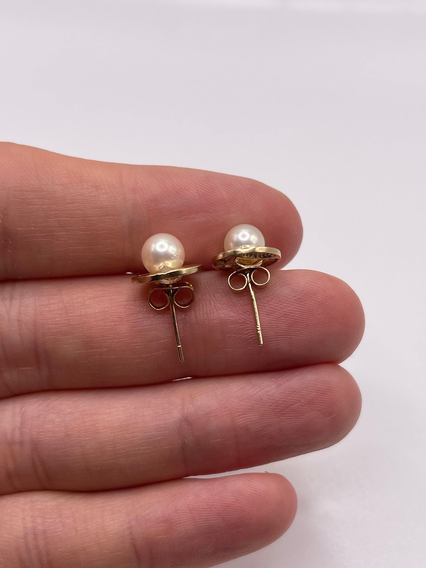 9ct gold pearl earrings