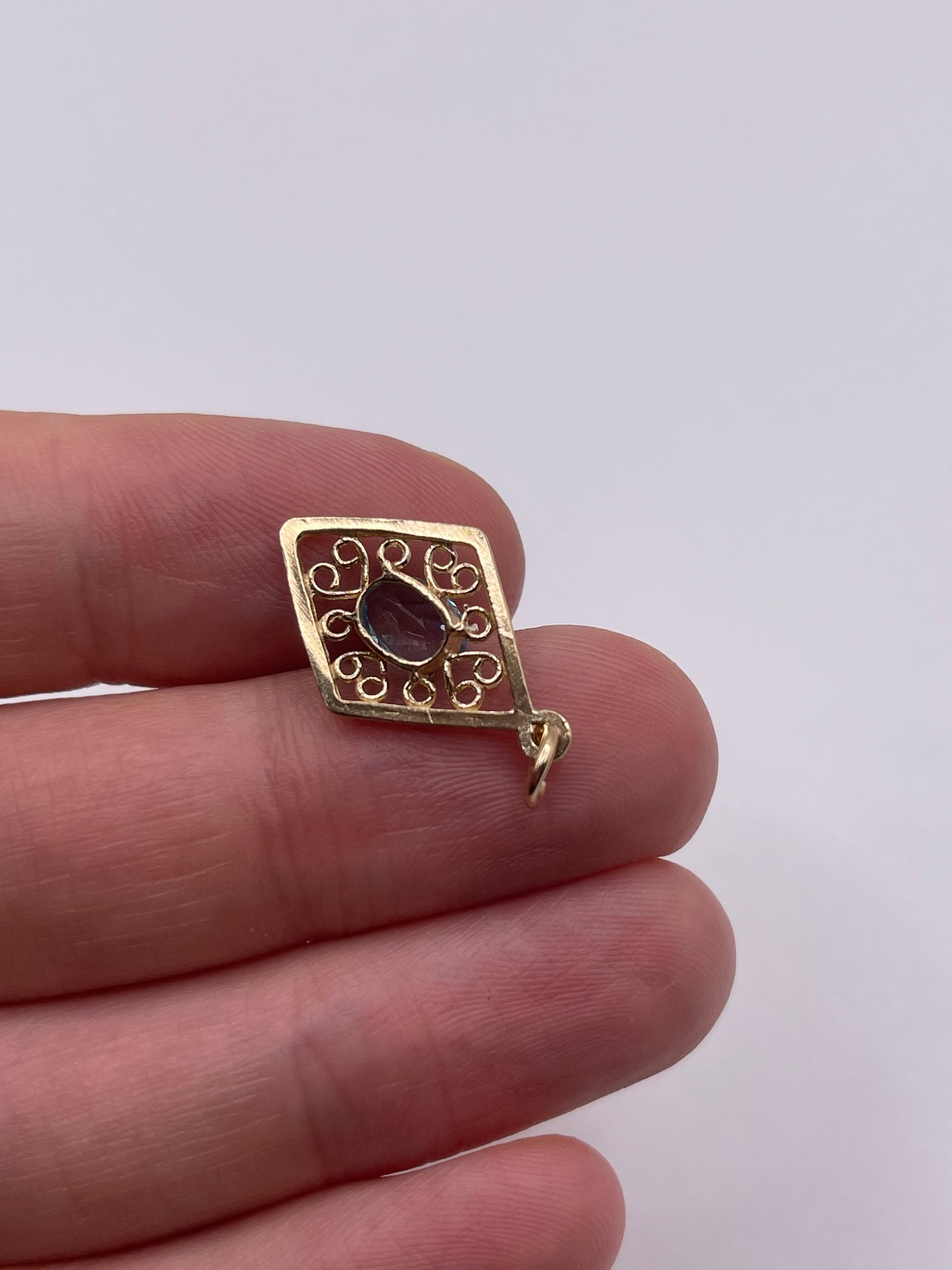 9ct gold topaz pendant