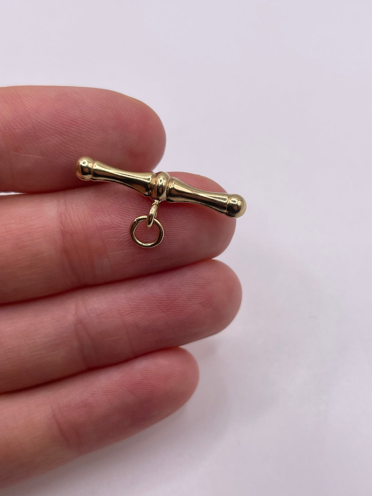 9ct gold t bar pendant