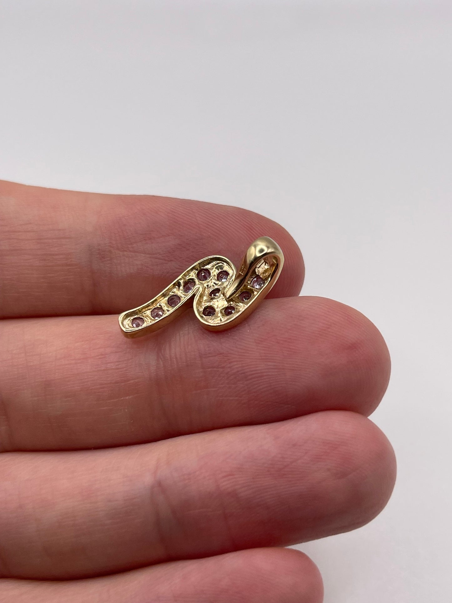 9ct gold tanzanite pendant
