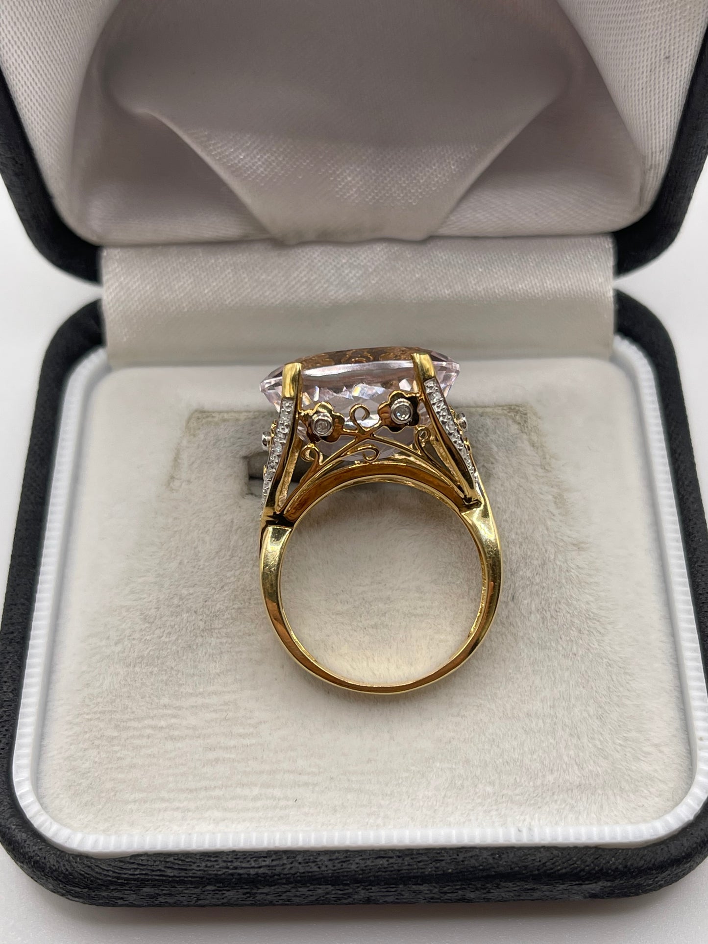 18ct gold kunzite and diamond ring