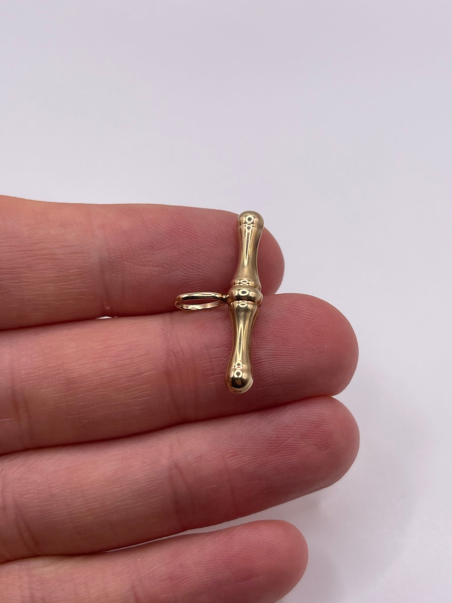 9ct gold t bar pendant