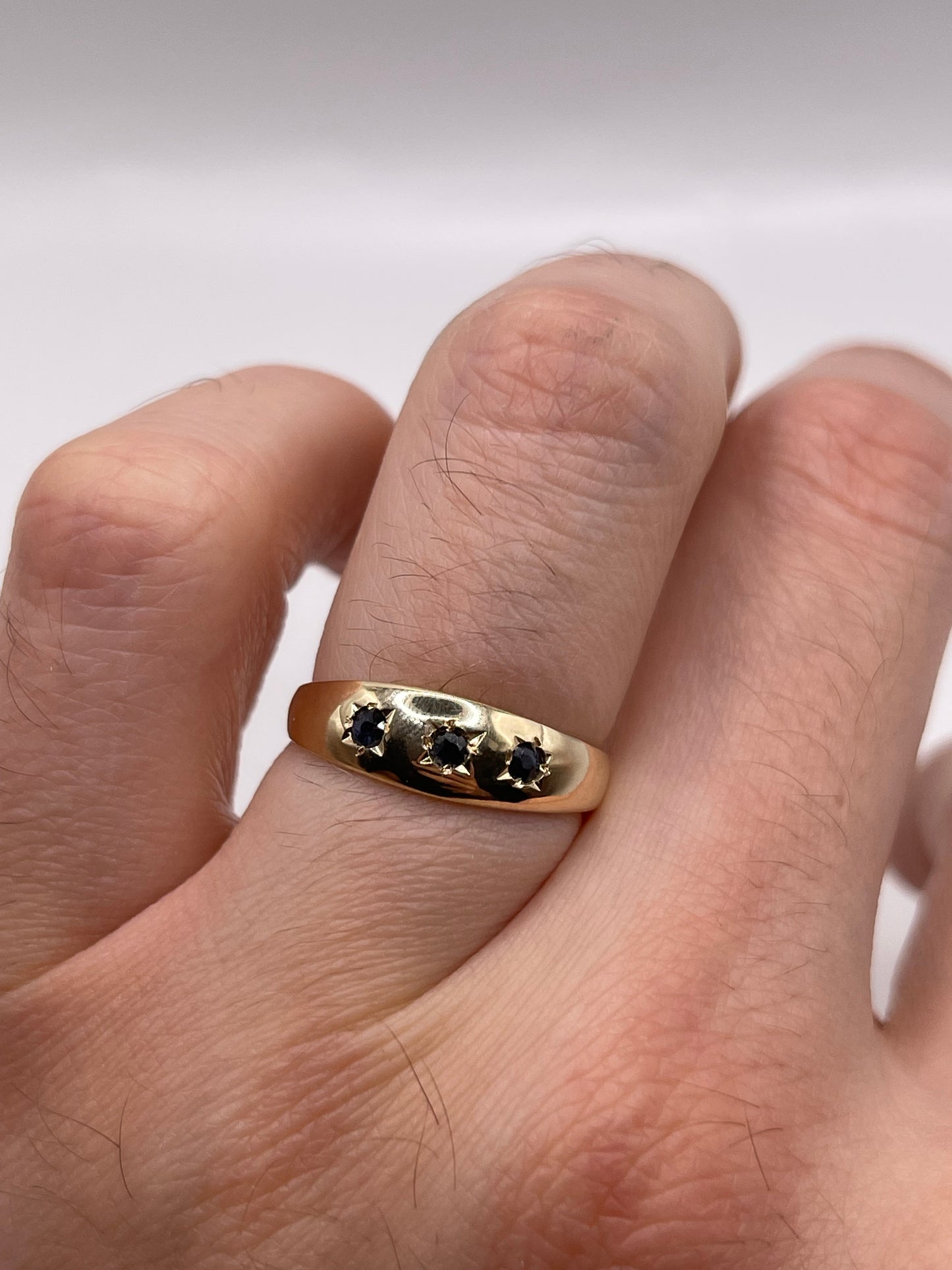 9ct gold sapphire gypsy ring