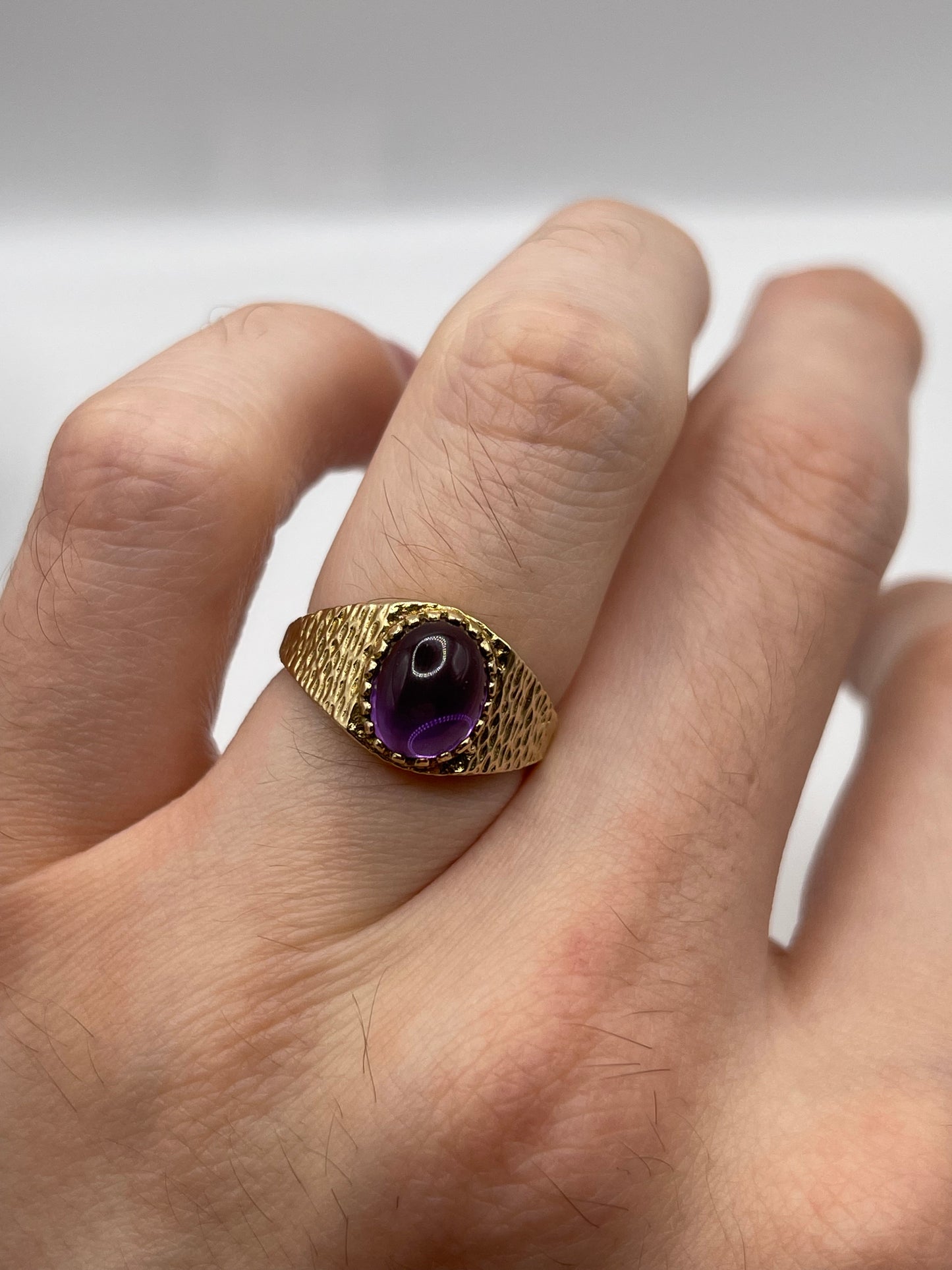 9ct gold cabochon amethyst ring