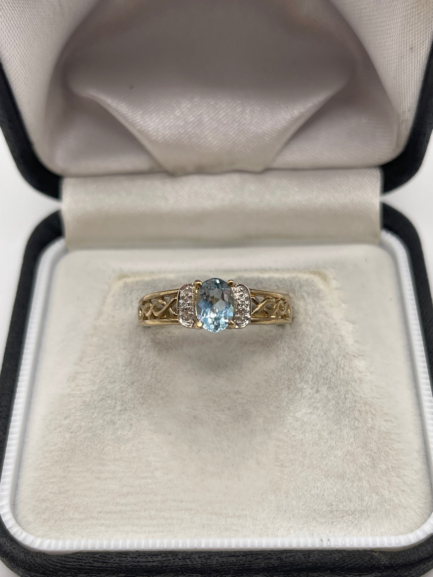 9ct gold topaz and diamond ring
