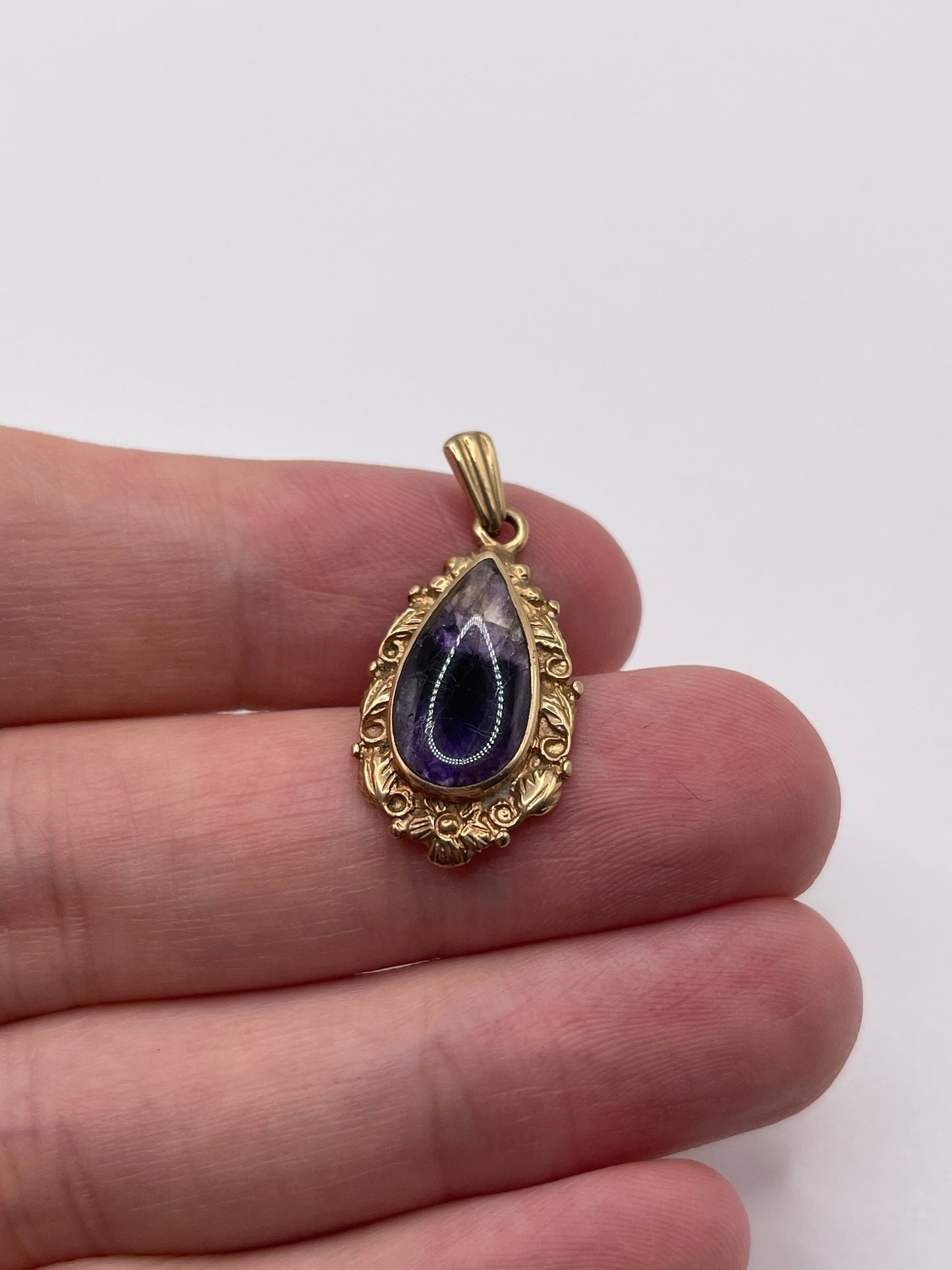9ct gold blue John pendant