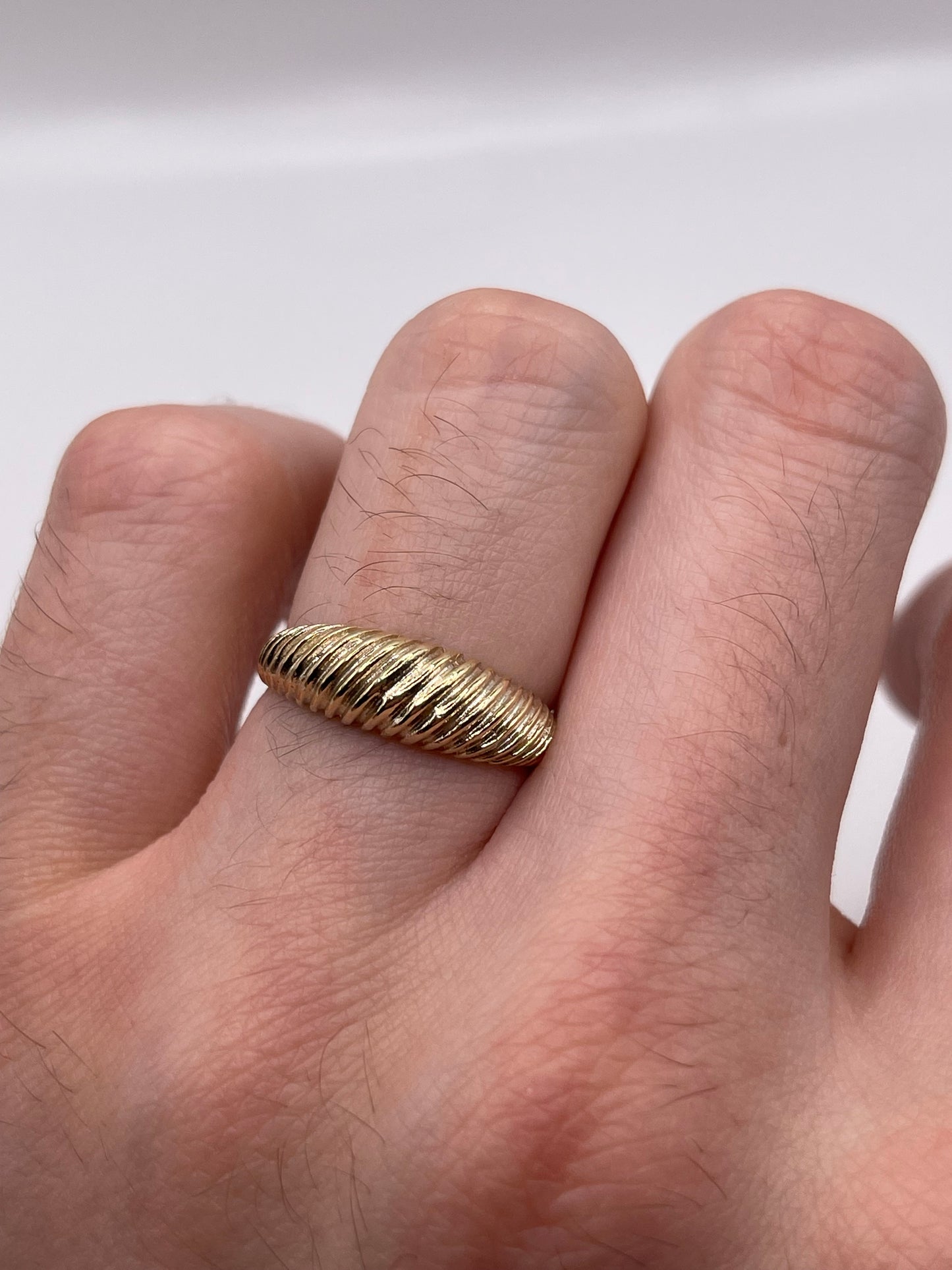 9ct gold croissant ring