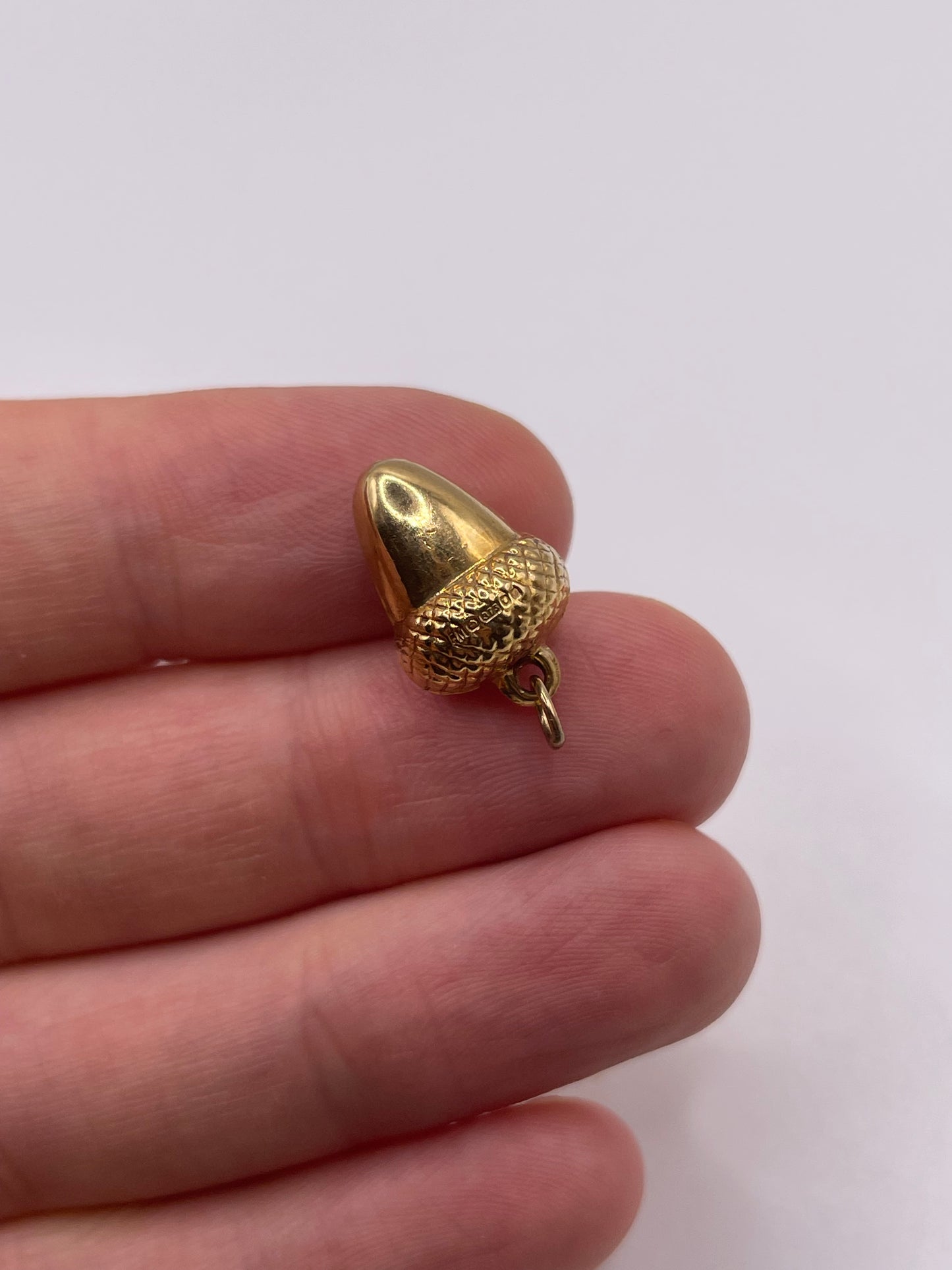 9ct gold acorn charm