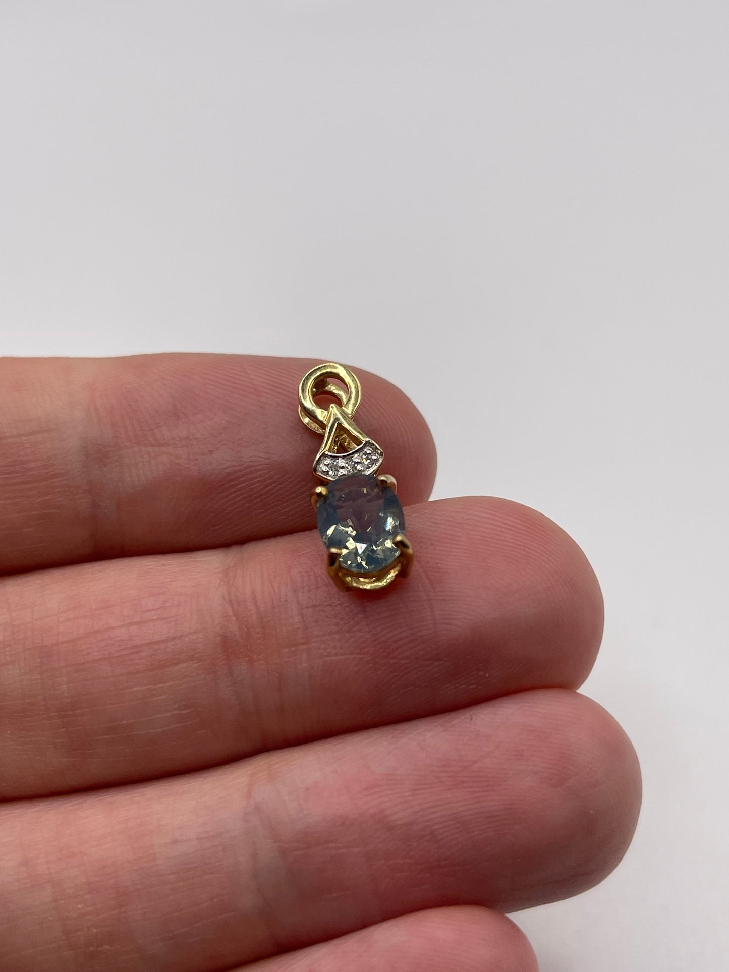 9ct gold quartz and diamond pendant